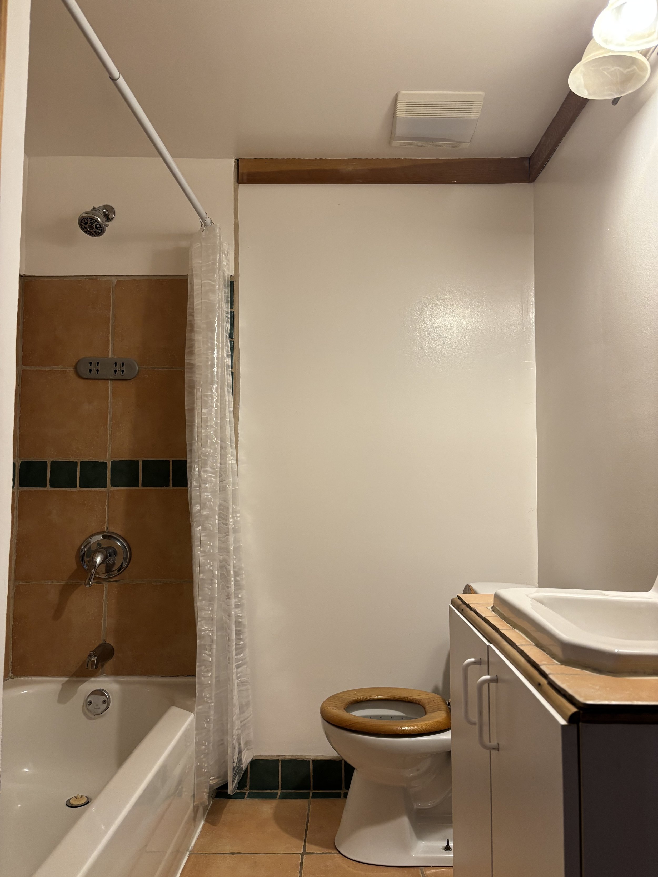 bathroom suite 3.jpg