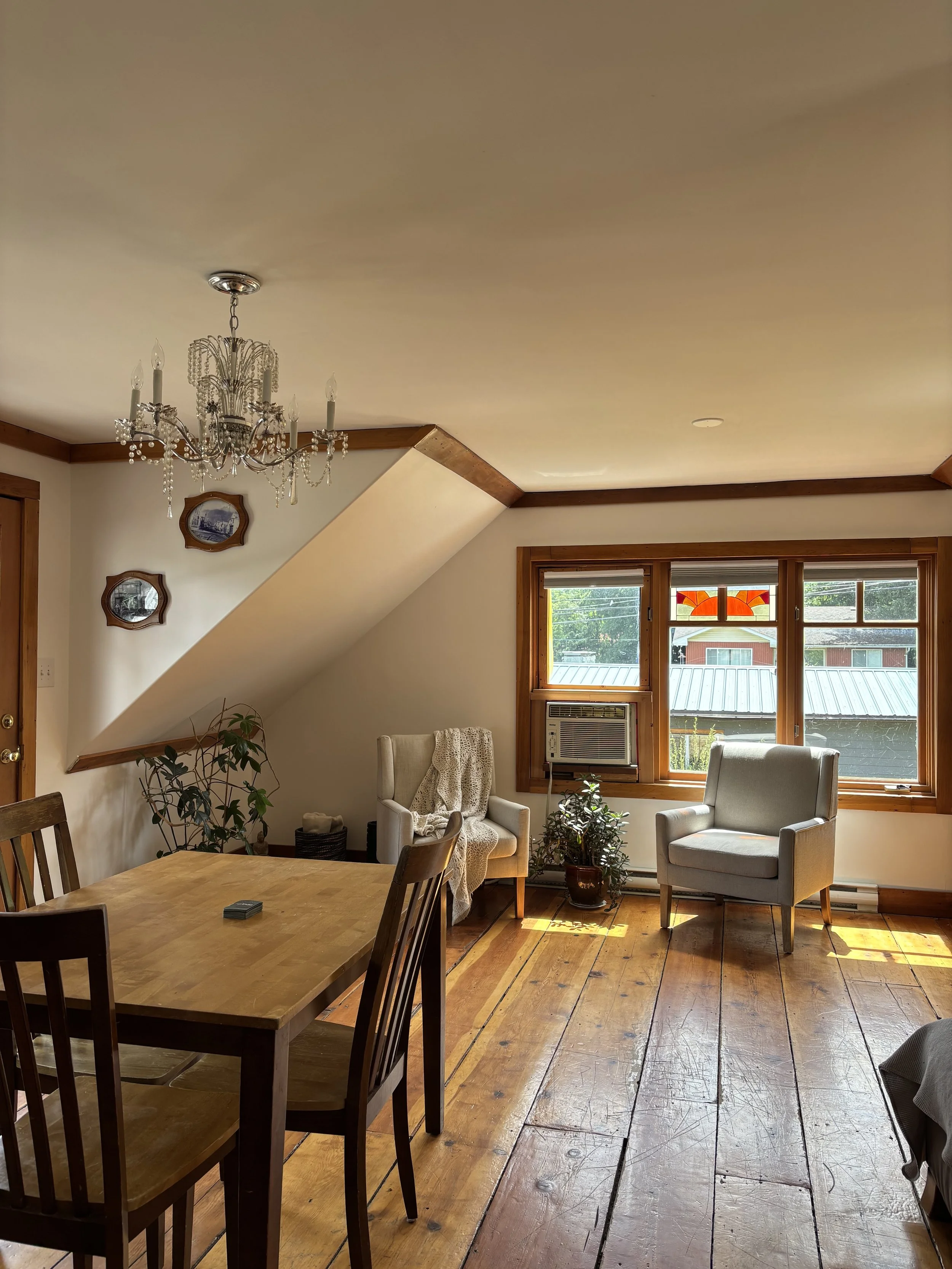 suite dining.jpg