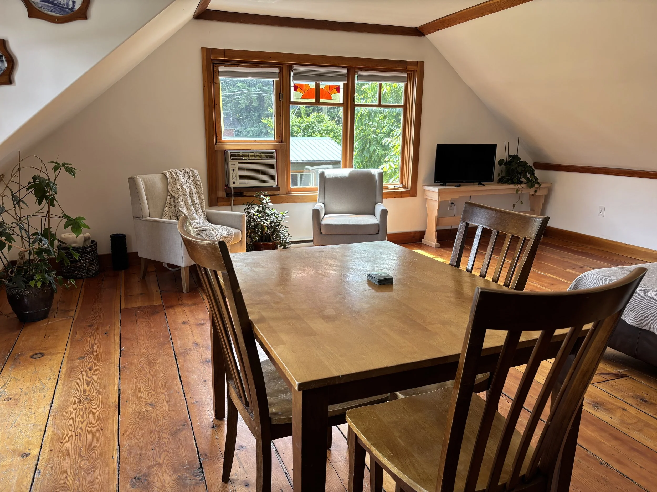 suite dining 2.jpg