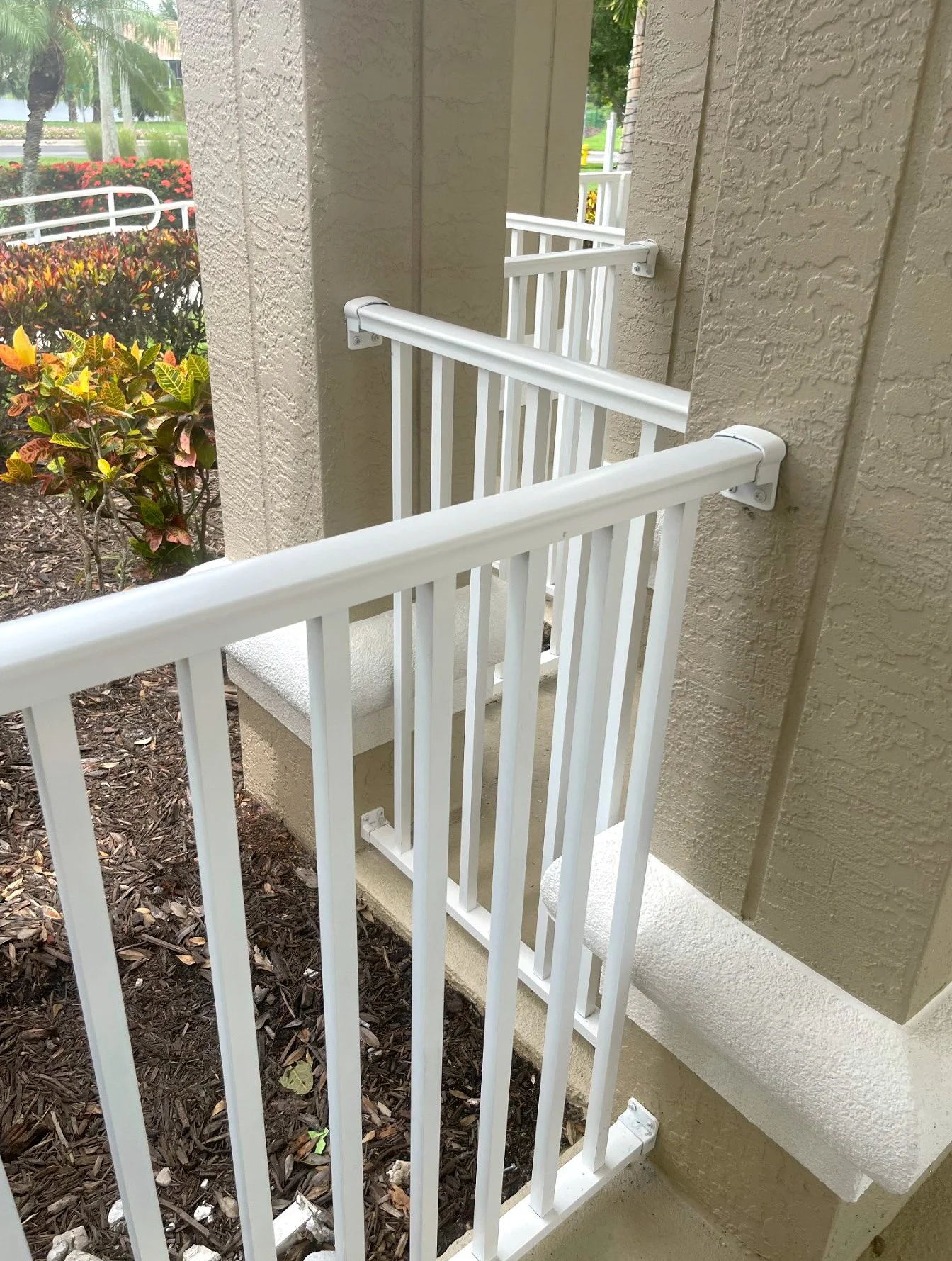 Hand Rail White Cropped Zig Zag.jpg