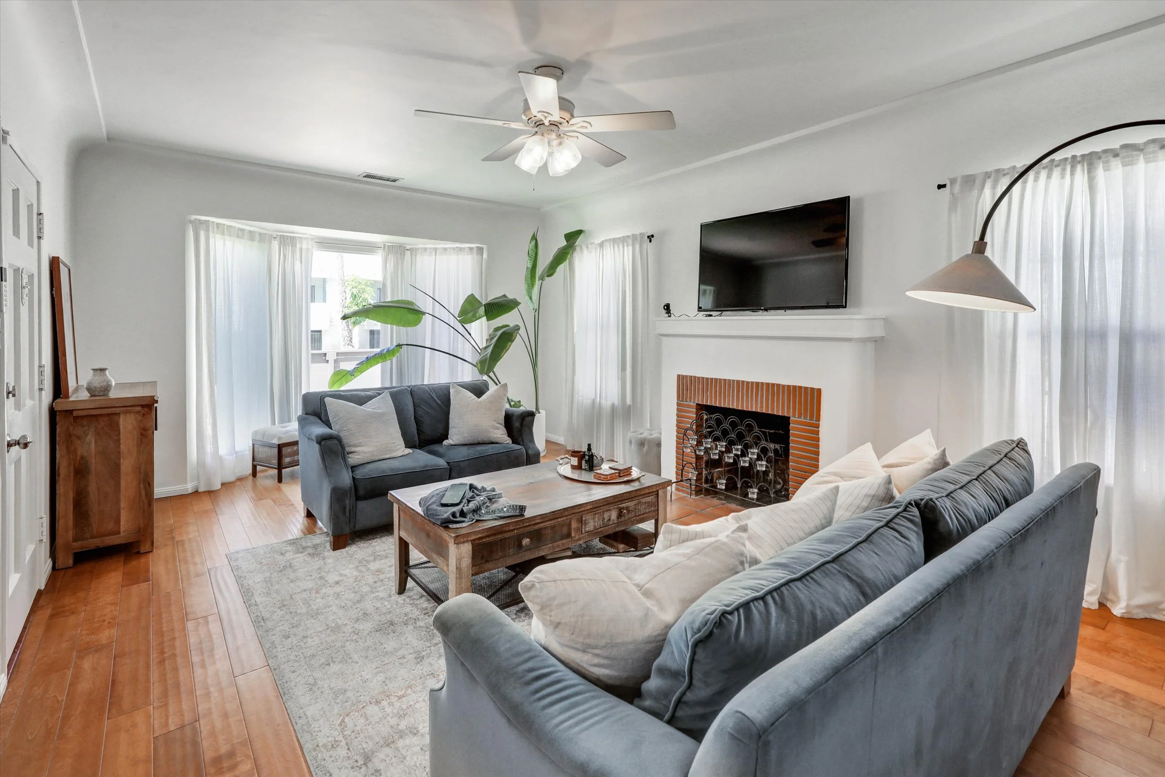 06-3622 Veteran Avenue-6.jpg