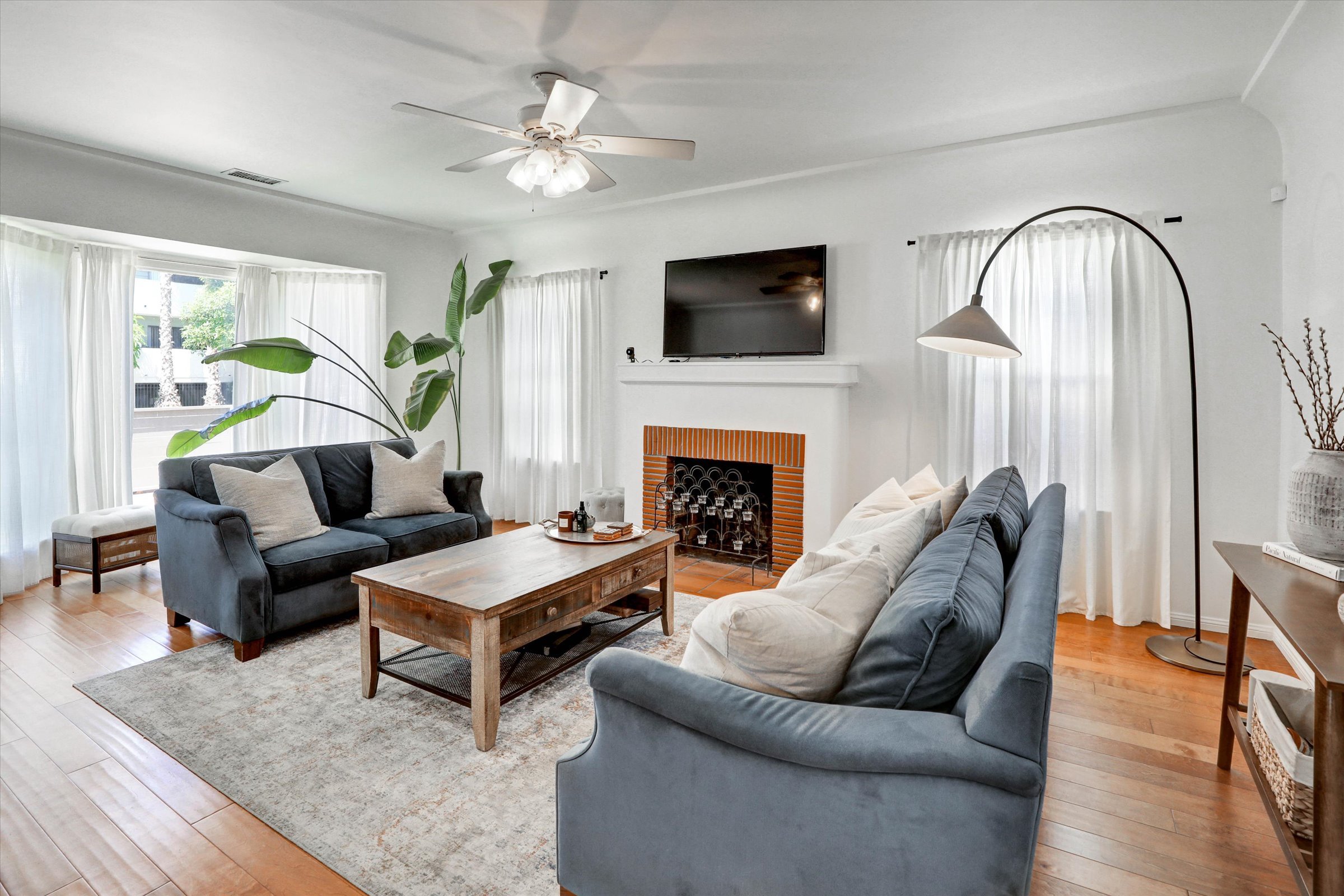 07-3622 Veteran Avenue-7.jpg
