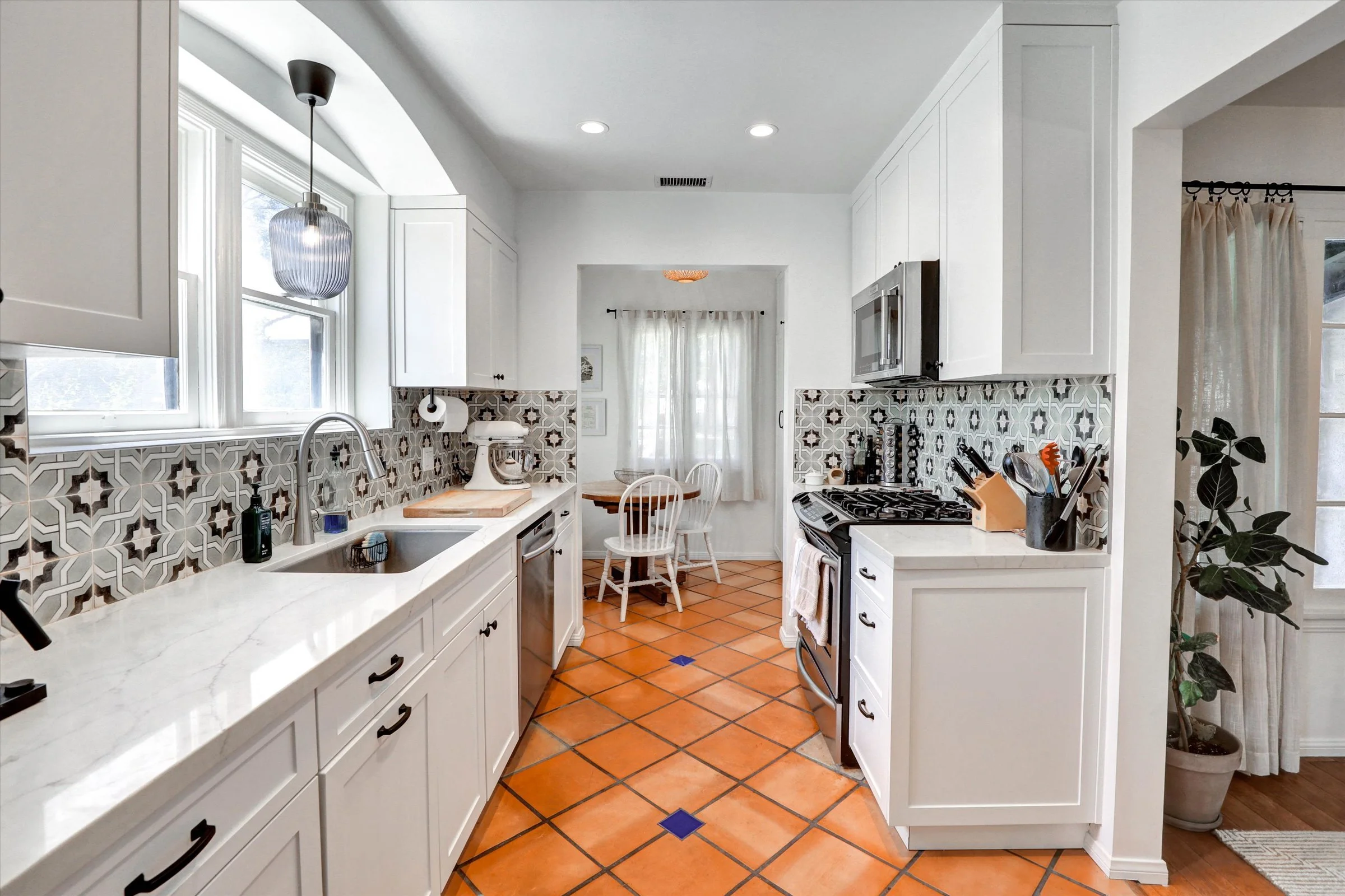 13-3622 Veteran Avenue-13.jpg