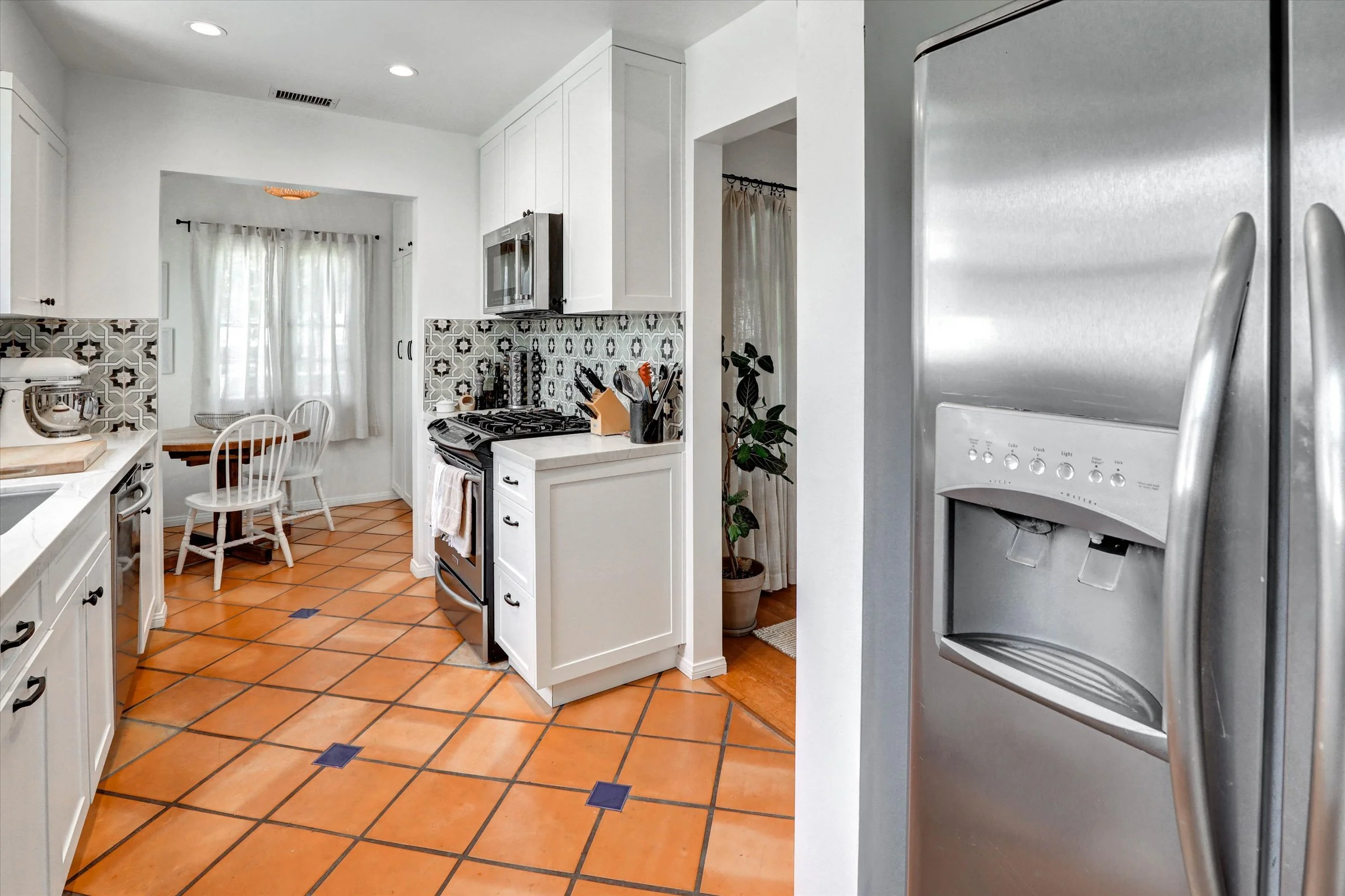 14-3622 Veteran Avenue-14.jpg