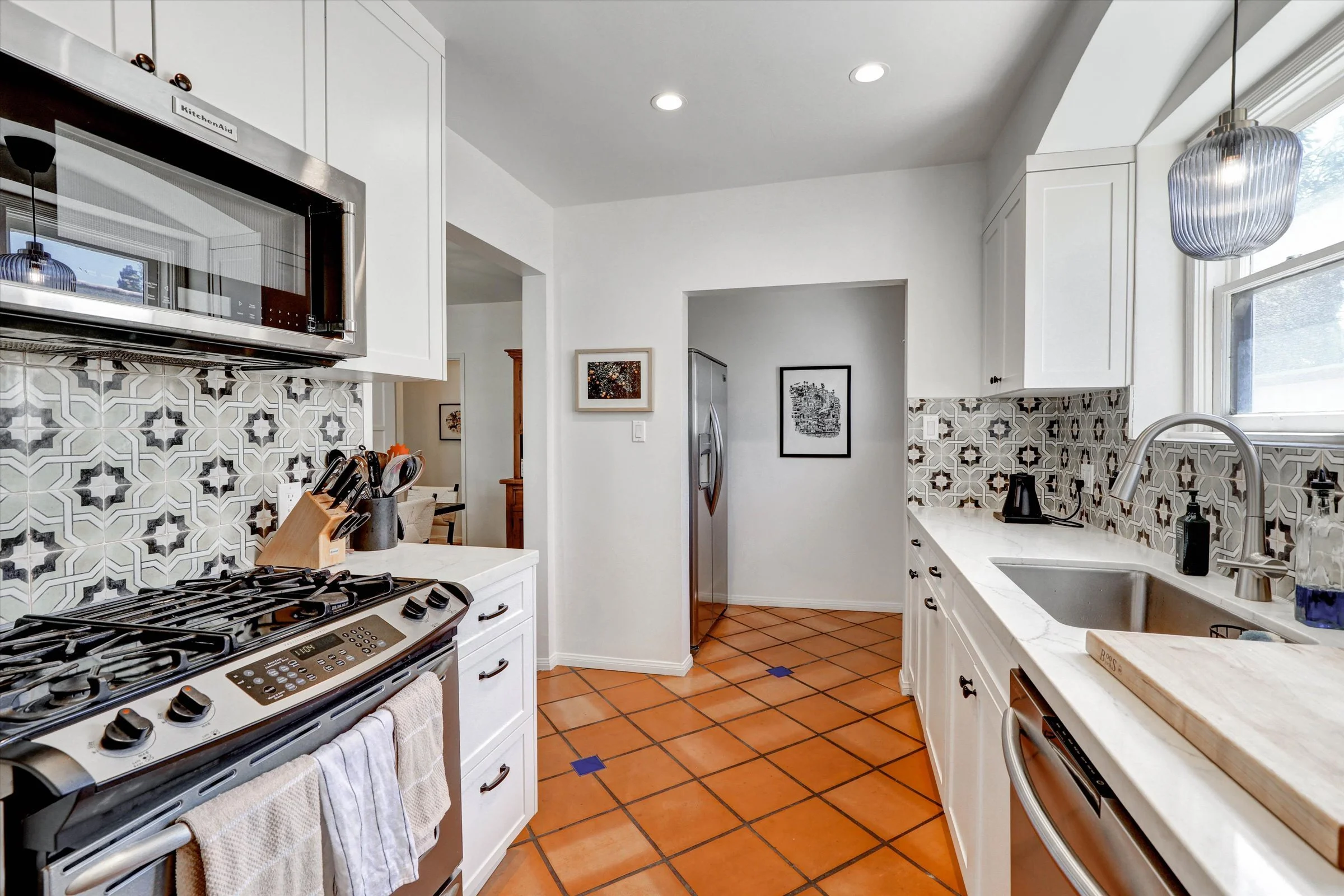 16-3622 Veteran Avenue-16.jpg
