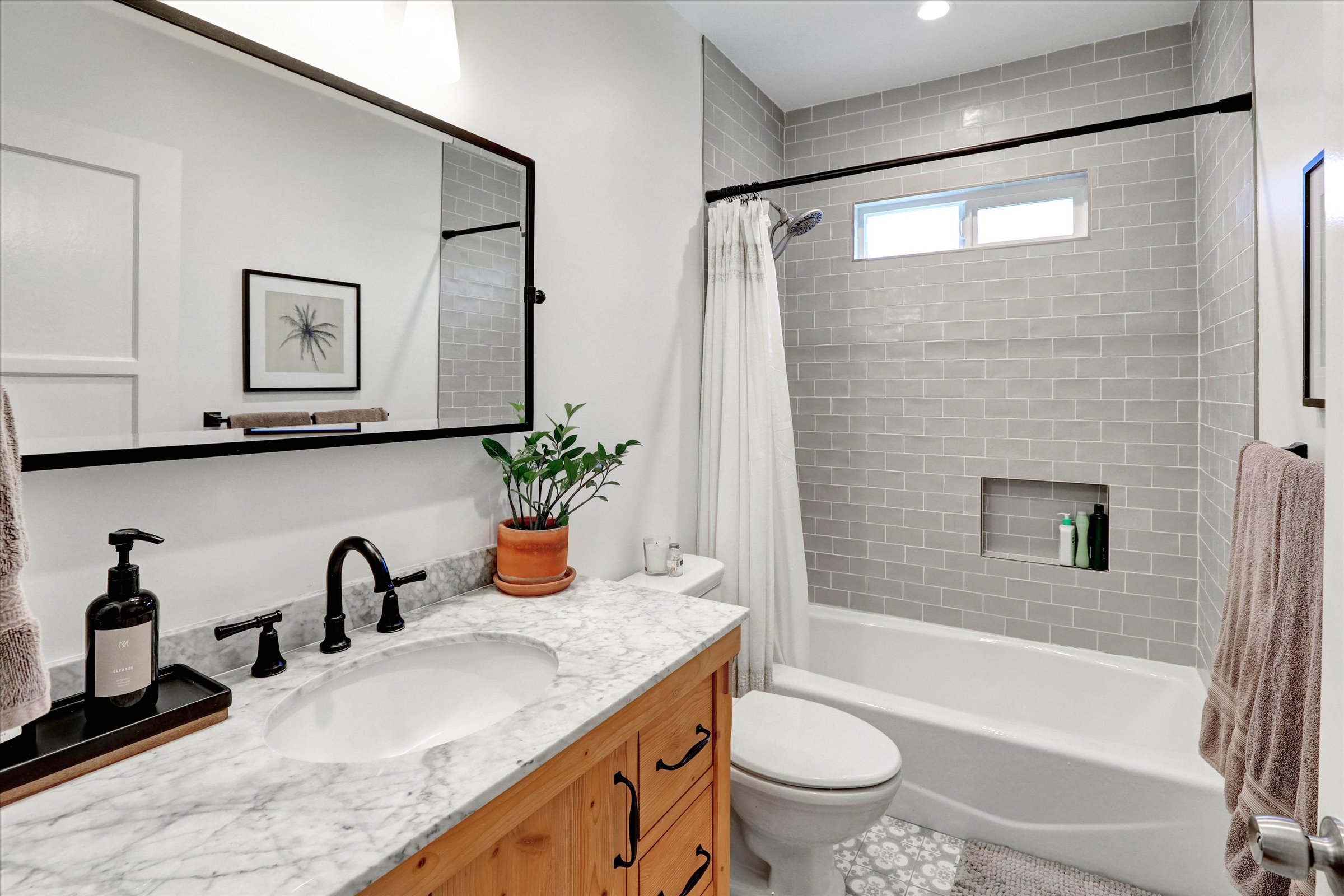 20-3622 Veteran Avenue-20.jpg