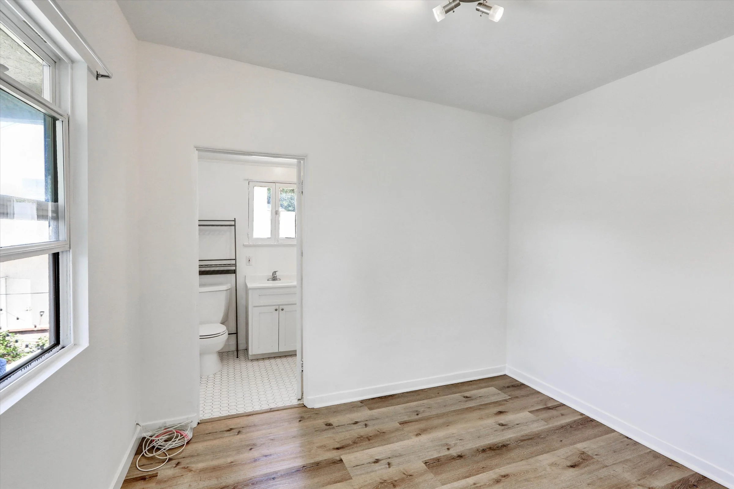 34-3622 Veteran Avenue-34.jpg