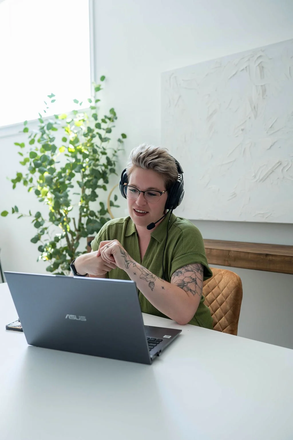 Business coach teaching practical business planning online.