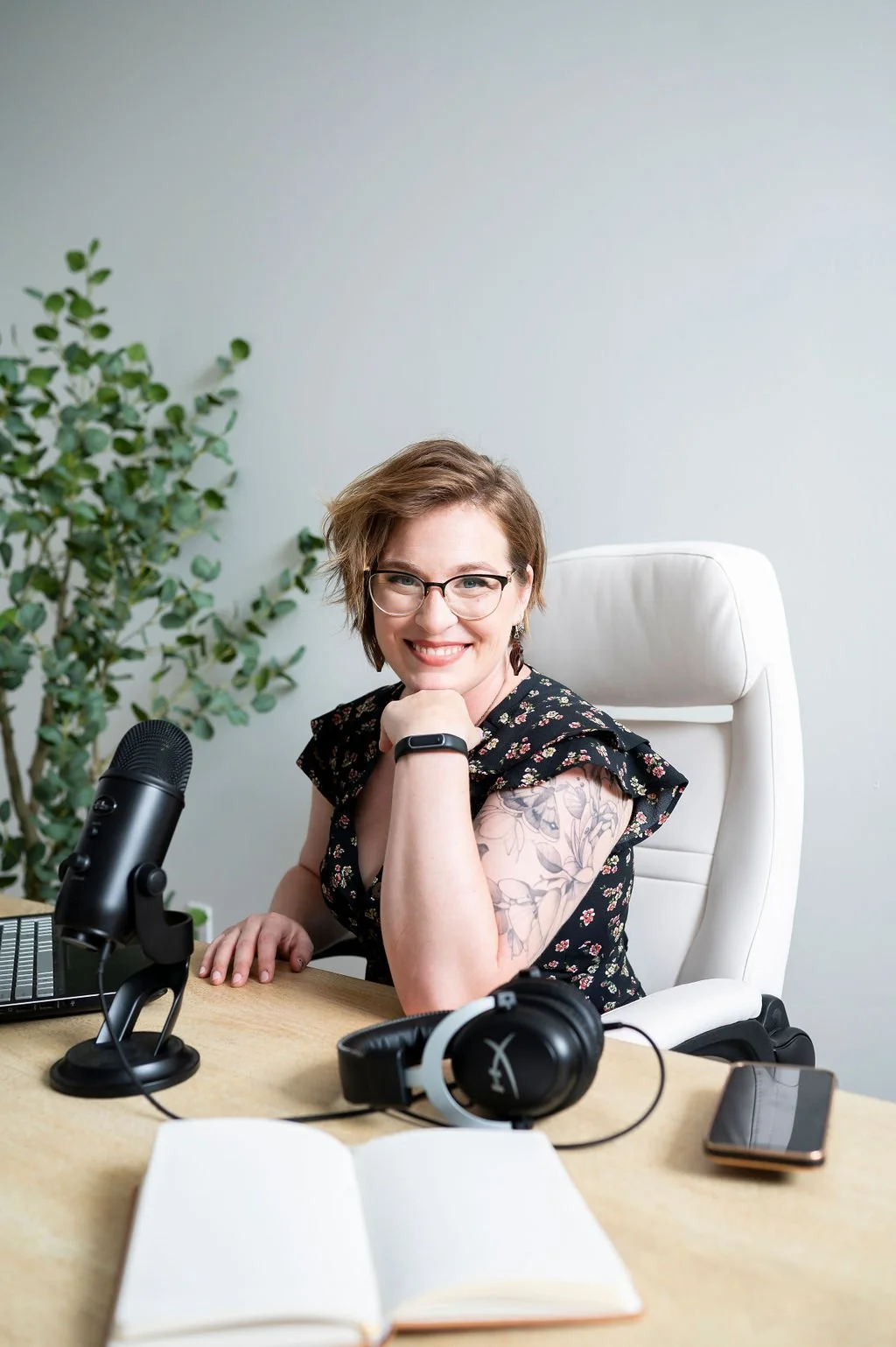 Business coach Chelsey Hart in a welcoming virtual coaching space, helping entrepreneurs build sustainable businesses through practical education and thoughtful conversation.