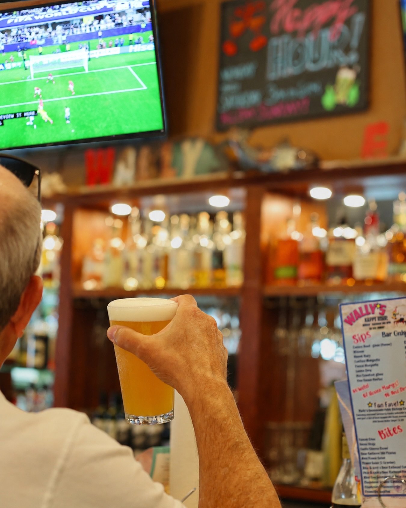 It&rsquo;s a busy day for soccer fans! 

Come and watch all the games with us today and enjoy our hearty happy hour from 3-6pm 💙⚽️

#wallyschowderhouse #desmoines #soccerseattle #eatlocalwa #bestchowderintown