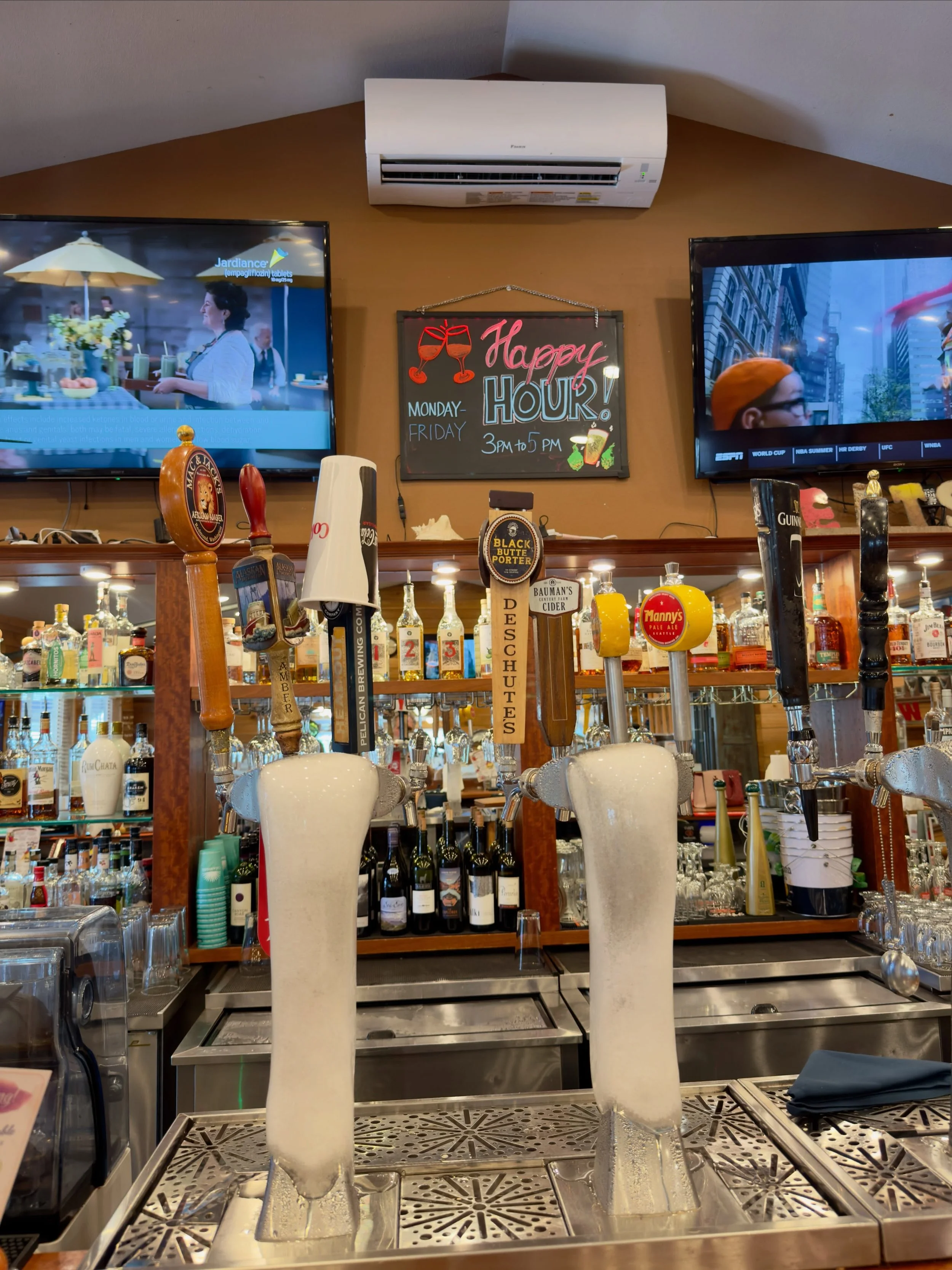 It&rsquo;s gonna be a hot hot summer and Wally&rsquo;s is ready! We have the coldest beer around, and just installed air conditioning in the bar and most importantly in the kitchen which the cooks are very, very happy about! 

#summervibes☀️ #beer #a