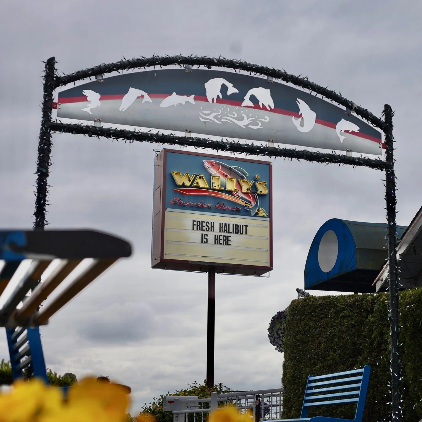 If you were looking for a sign to stop for fish &amp; chips, THIS IS YOUR SIGN.

#wallyschowderhouse #desmoineswa #waterfrontviews #seafood #bestseafoodinseattle