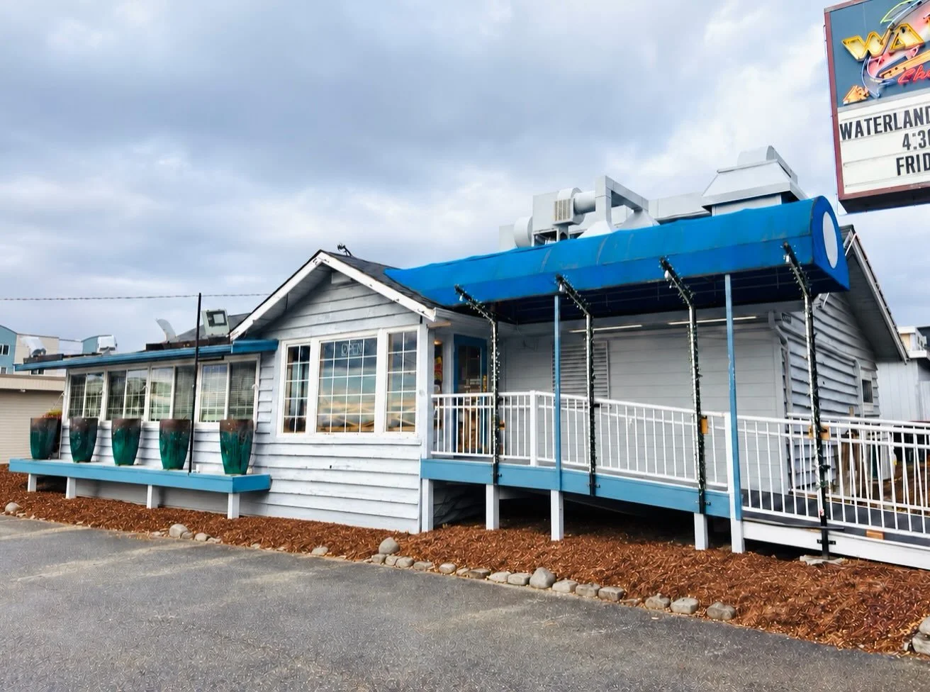The lights and flowers are gone!

Just for a few days though, while we replant the pots, fix some siding, and get new lights. We&rsquo;ll be all fixed up for the holidays!

#wallyschowderhouseforlife