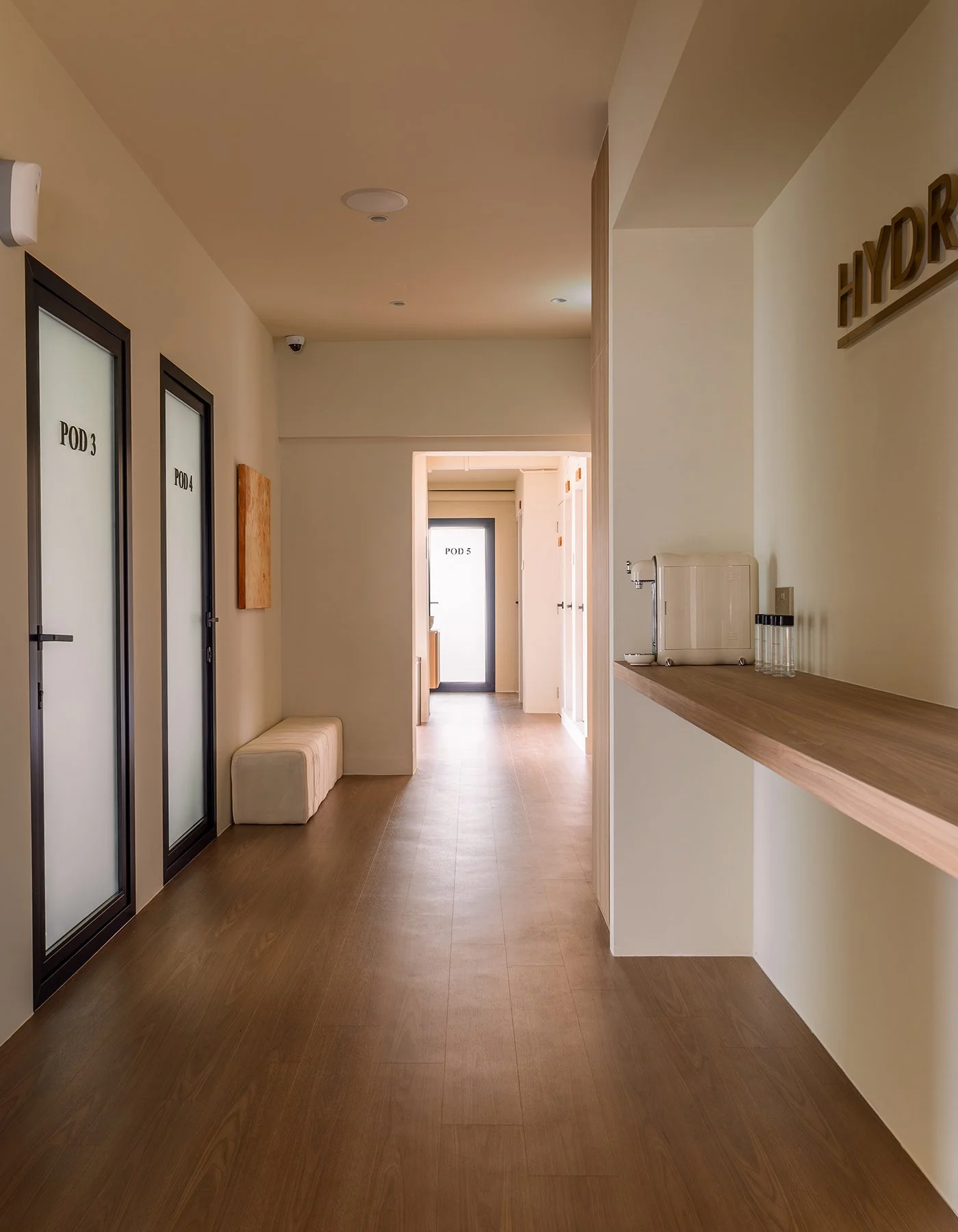 Hallway 01.jpg