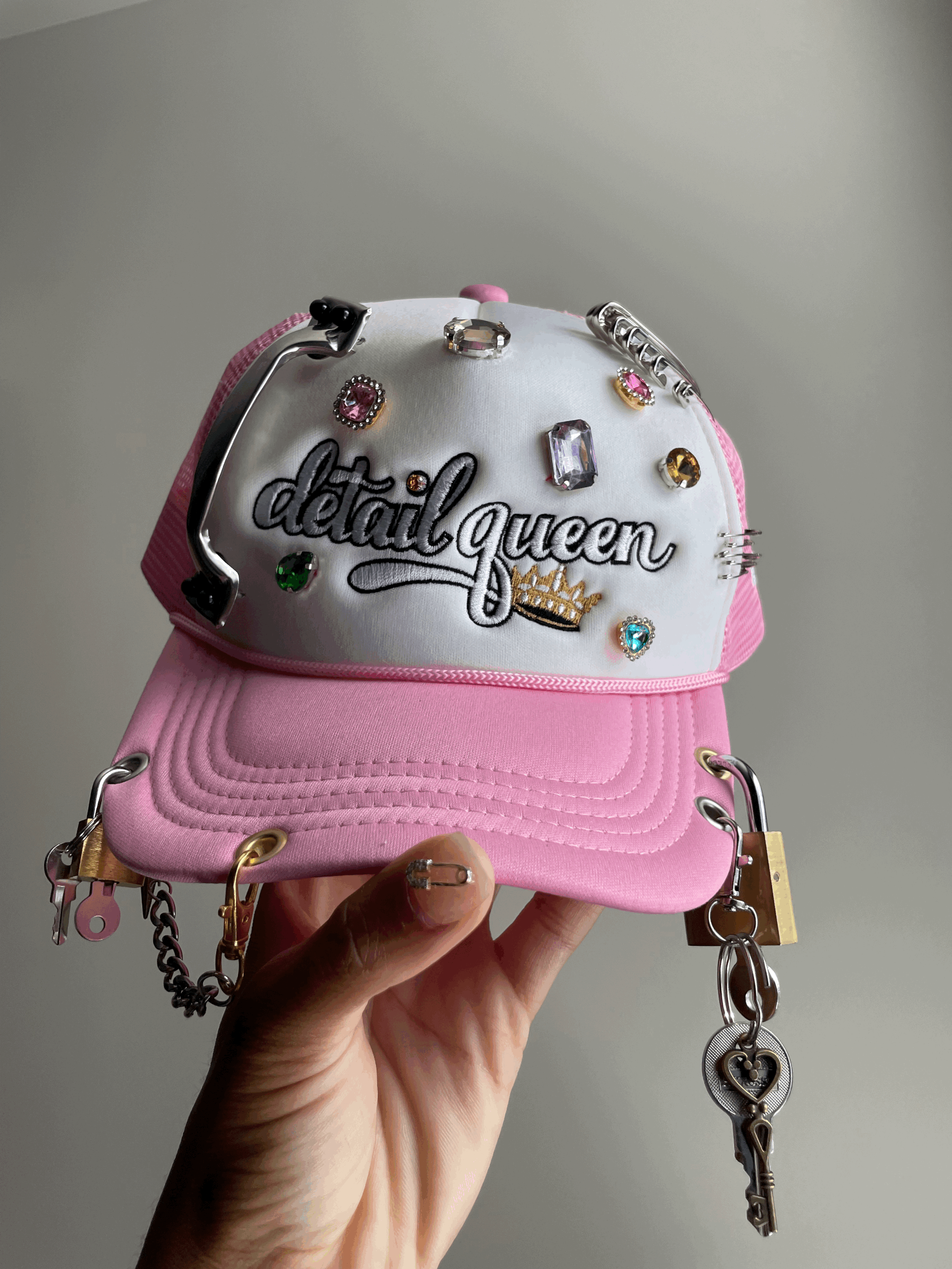 Detail Queen Trucker