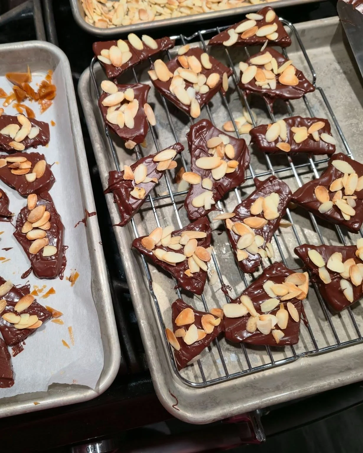 Who cares how hot it is?! It's 🍂FALL🍁 and we just couldn't wait to spill the beans (or should we say, the caramel sauce?) about our new treats: Chocolate Buttercrunch Toffee, Caramel Popcorn, and Sweet Cream Caramel Sauce...and that's not all! 

🤩