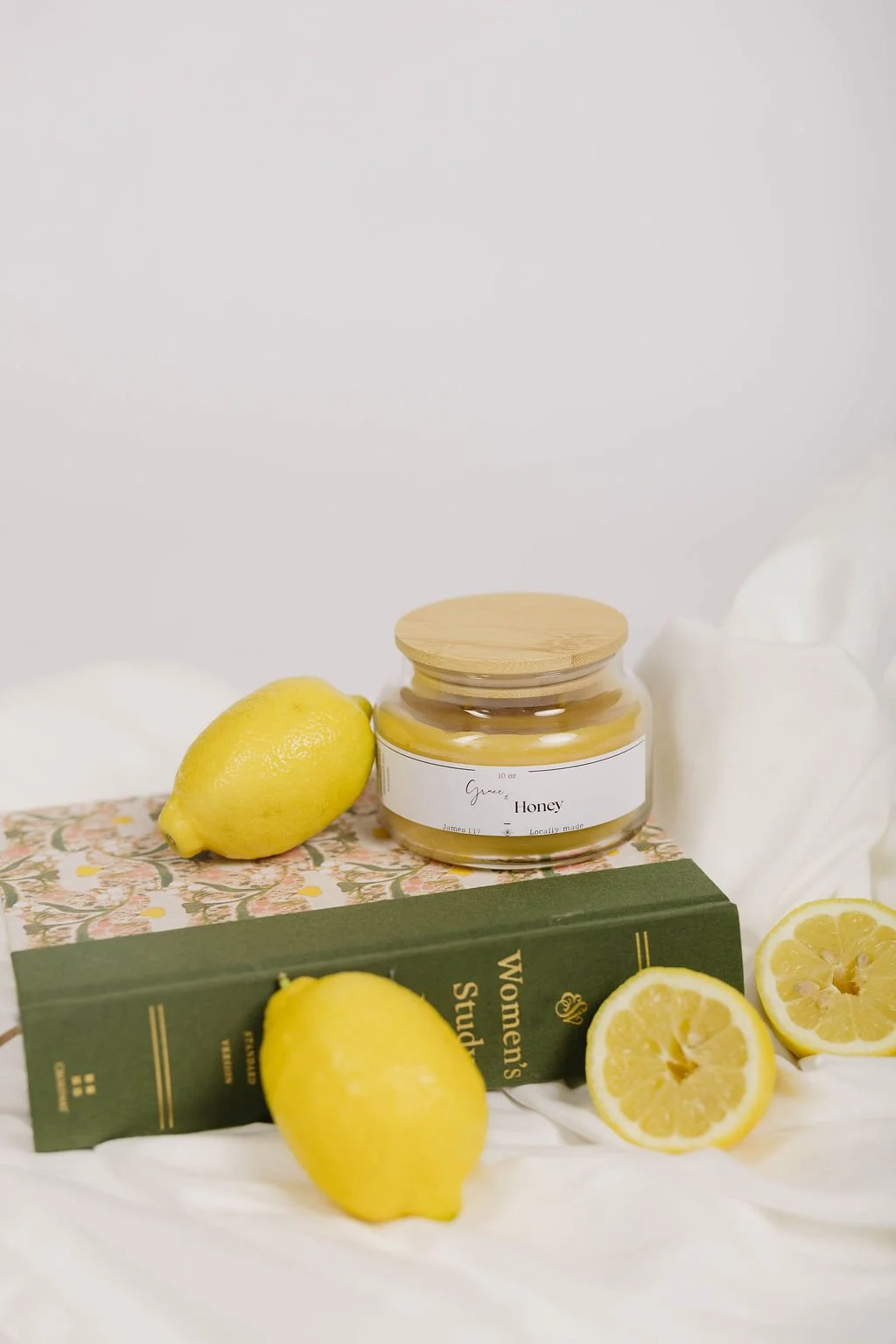 Lemon Essential Oil Scented Beeswax and Organic Coconut Oil candle