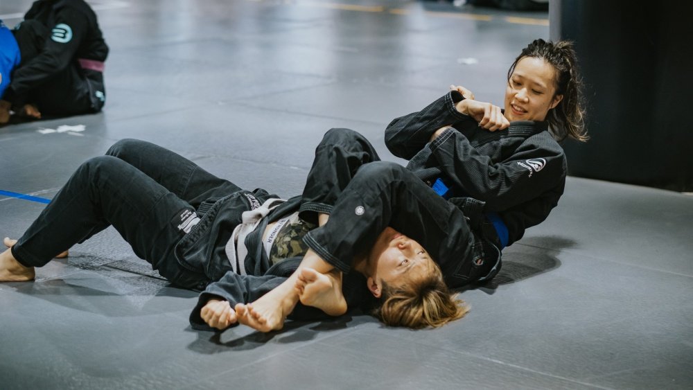Entrainement de jiu-jitsu brésilien en GI.