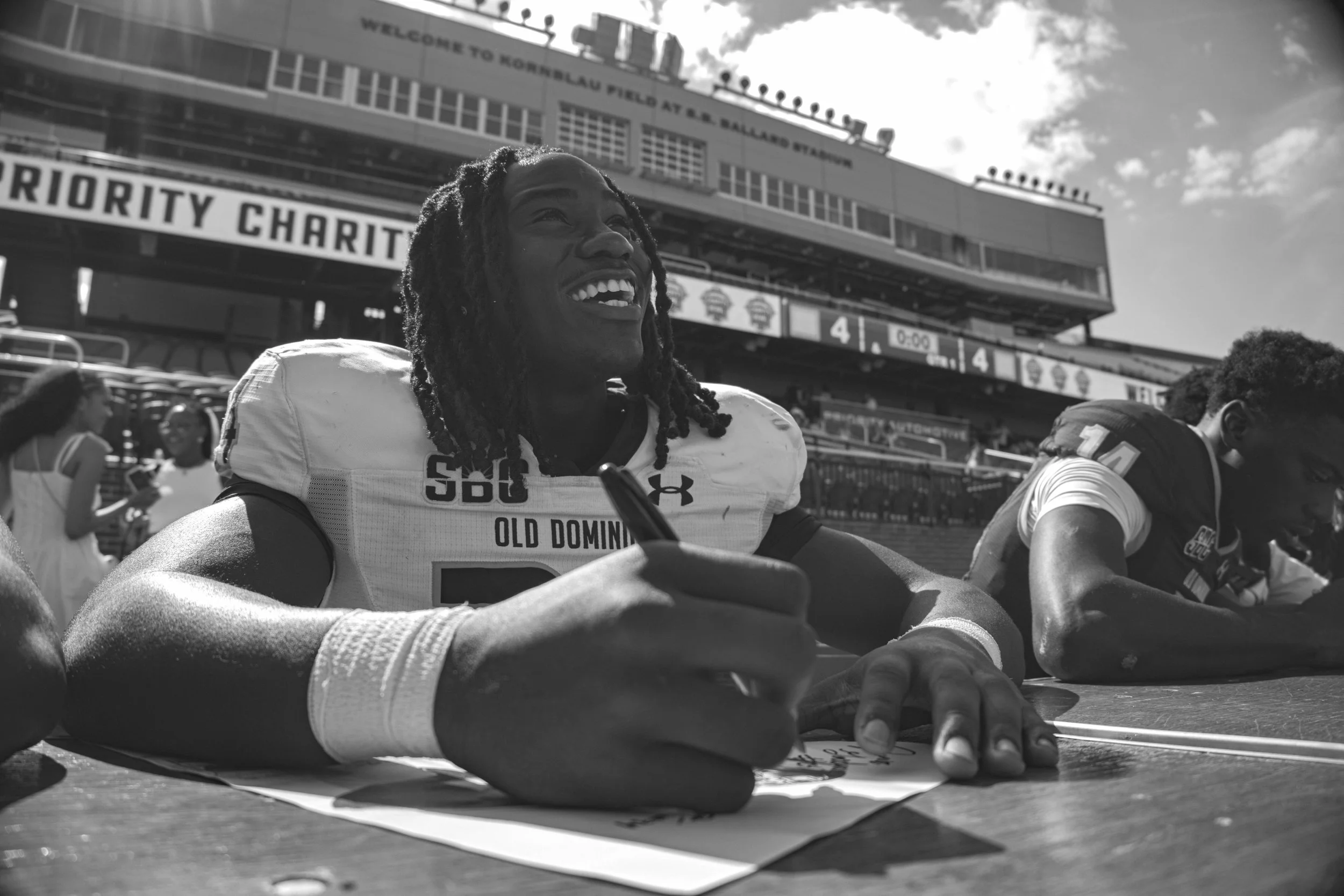 SPRING GAME DG SIGNING AUTOGRAPH.jpg