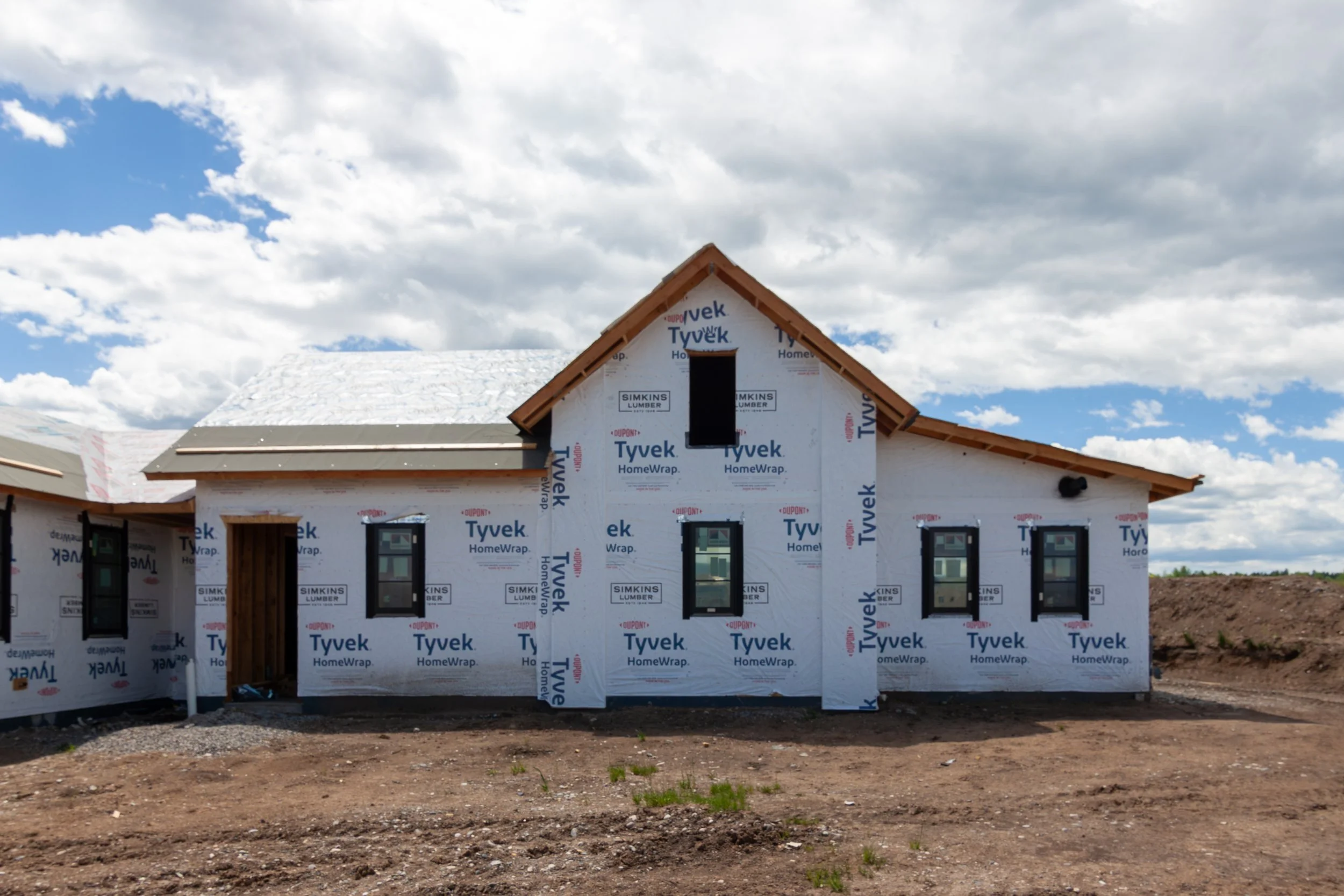 A sprawling 5,500-sf residence in southeast Bozeman. Vaulted Great and Dining Rooms provide stunning views of the Bridger Mountains.