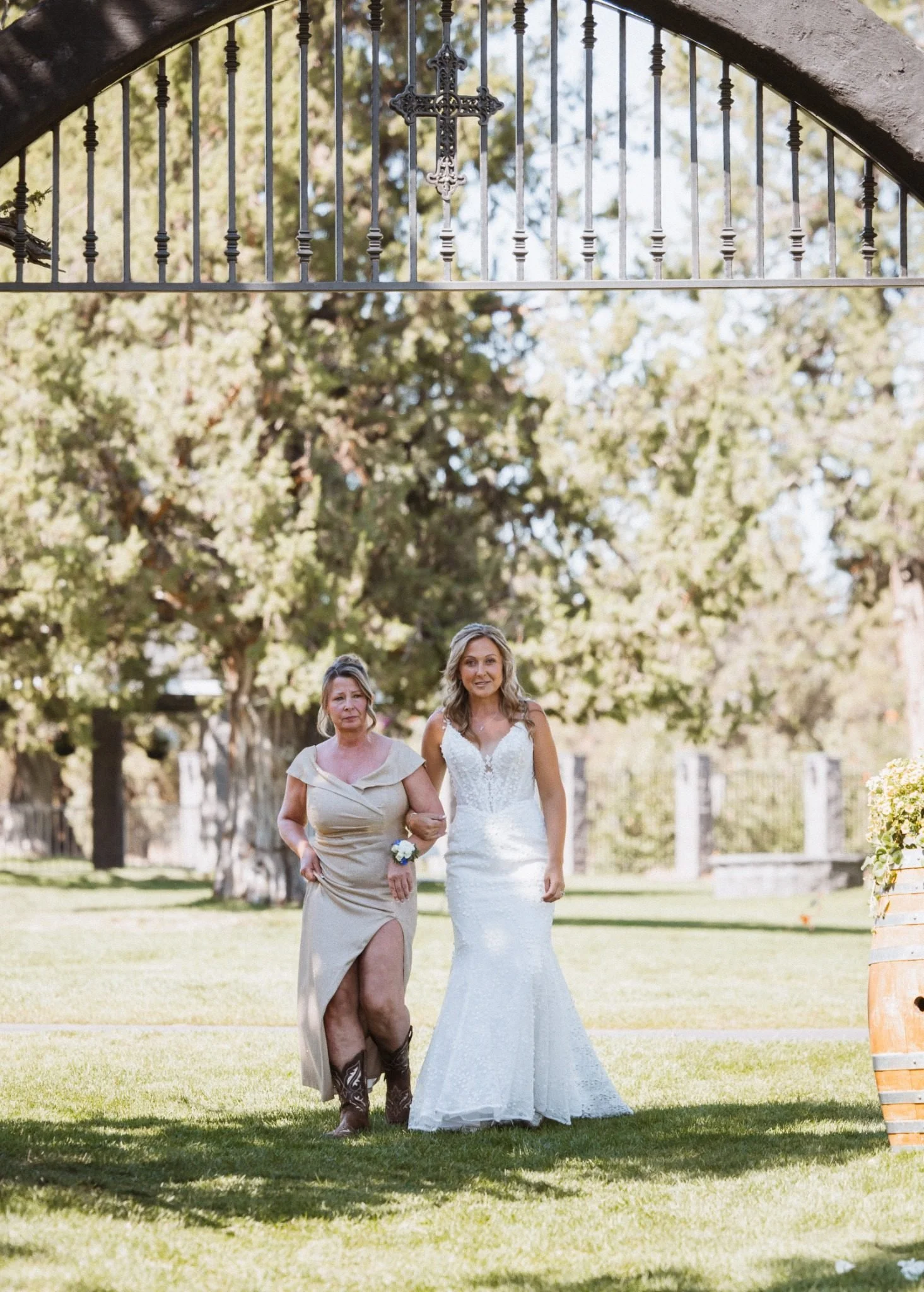 Shepherdsfield Wedding | Sisters Oregon Wedding Photographer