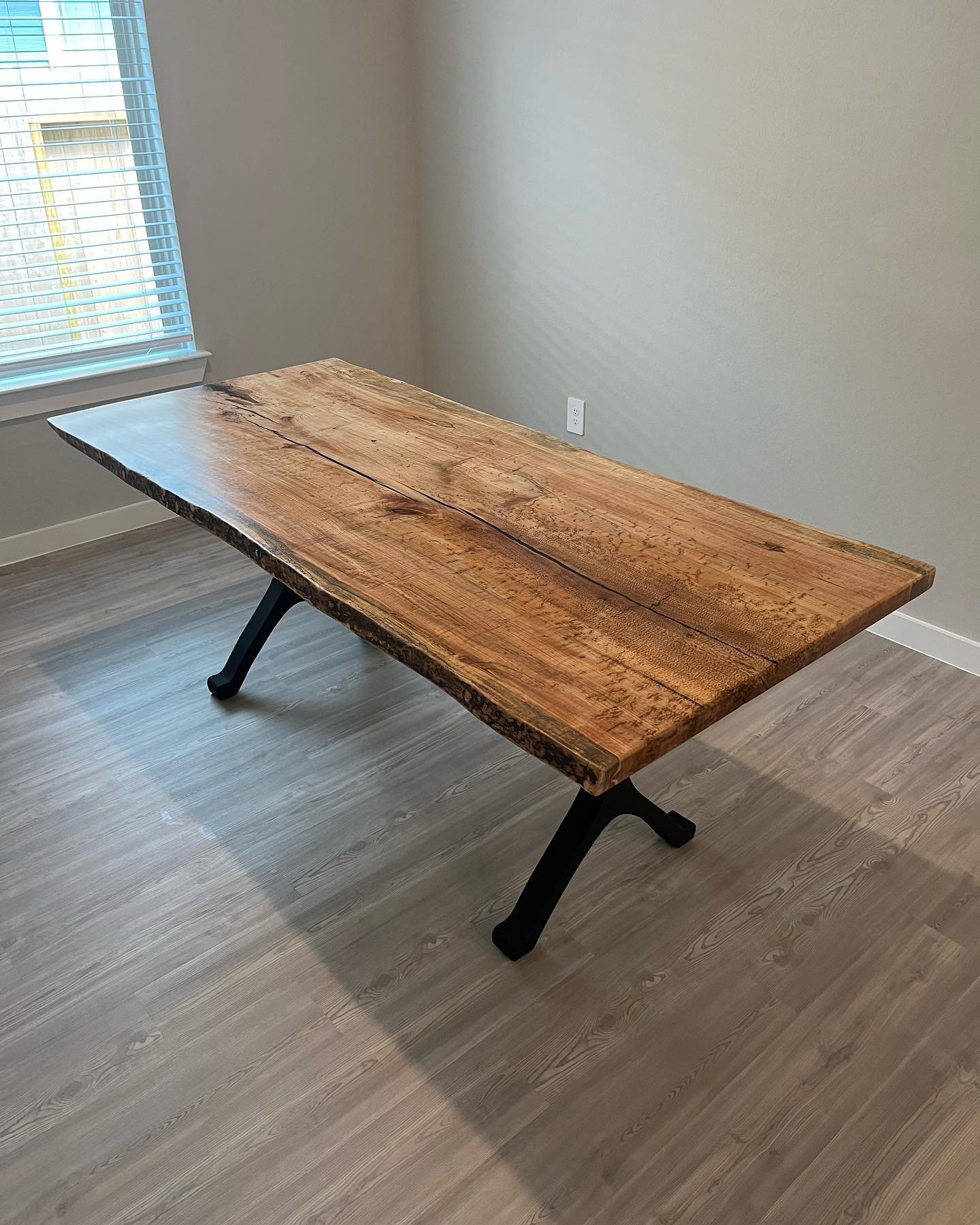 Beautiful 6ft Maple Dining Table  #wood #woodworking #diy #woodworkforall #woodprenuer #woodworker #garagewoodshop #wood #interiordesign #customfurniture #houston #diningtable #woodwork #woodworking #wood #handmade #woodworker #carpentry #design #hom
