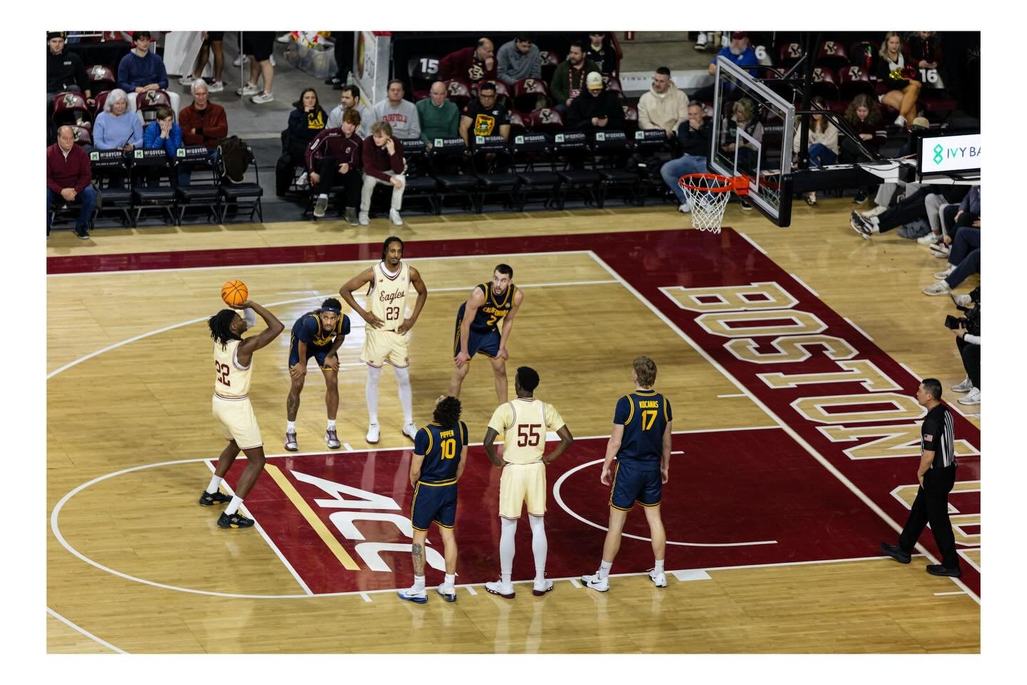 Hold and scroll to make the shot 🏀

#boston #athletics #basketball #photographer #college