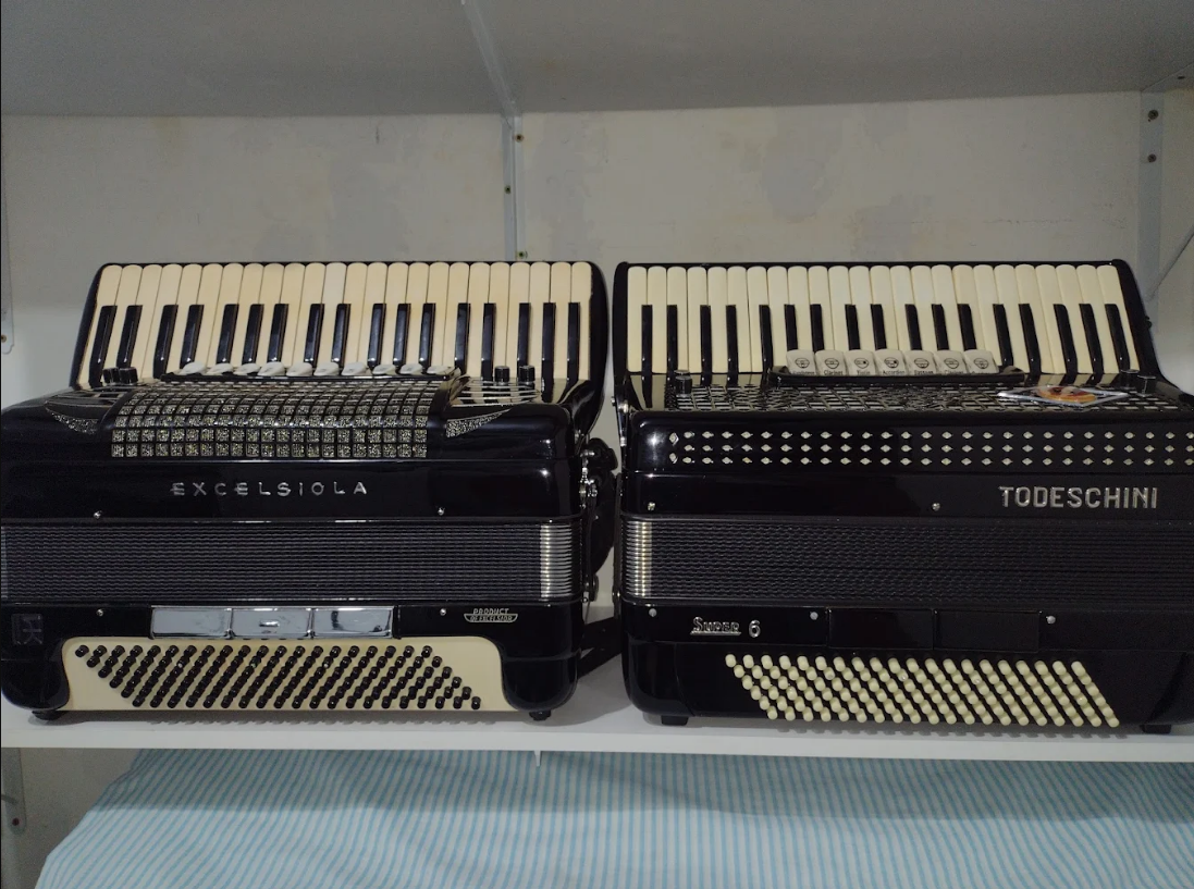 Comprei duas Gaitas e já estou querendo a terceira gaita
Super recomendo! JB Acordeões é sem dúvida o melhor lugar pra comprar acordeon. Já faz dois anos que comprei estou super feliz!
