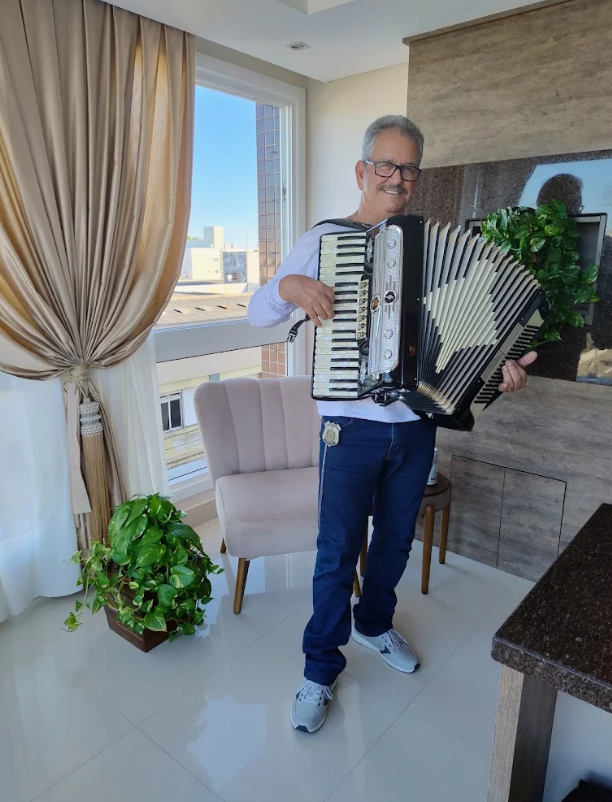Veja o que diz o cliente JB Acordeões: "Estou muito feliz por ter adquirido um instrumento de excelente qualidade em ótimo estado, realmente é como está nas fotos, todos os acordeons são em ótimo estado de conservação. "