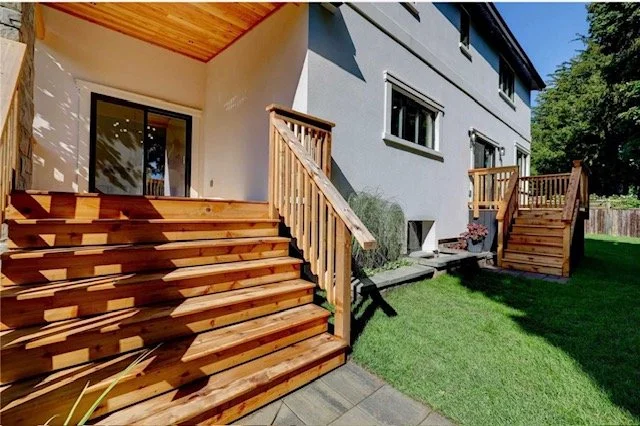 cedar covered deck in Burlington Ontario