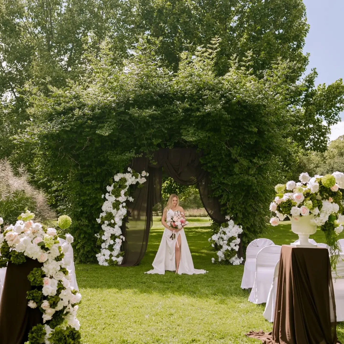 Where nature meets romance. 🤎🌿

Lush greenery, flowing draping, and beautiful silk florals come together to create a garden-inspired setting that feels effortlessly romantic. Thoughtfully designed details, timeless blooms, and a touch of magic make