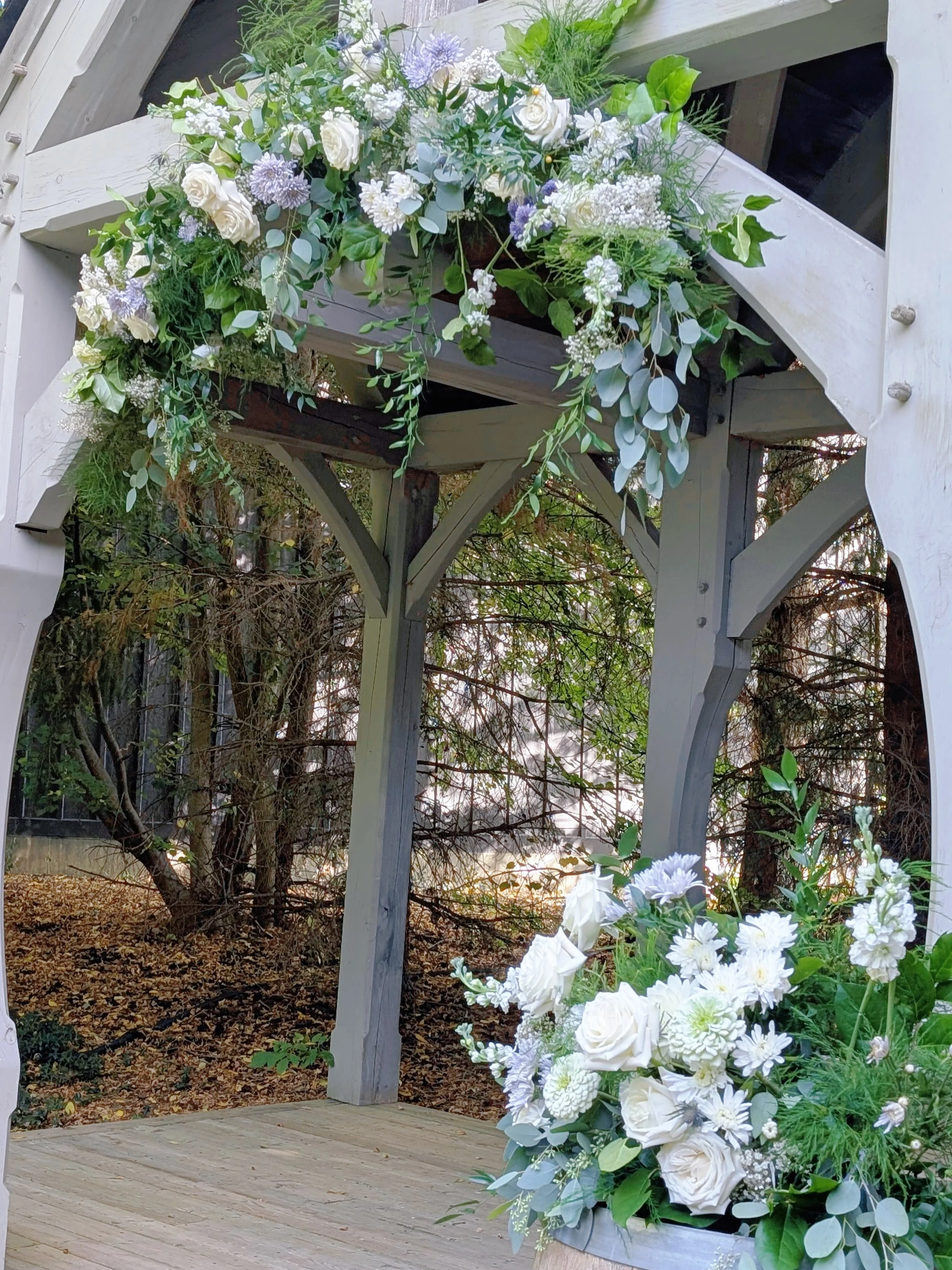 Saying &ldquo;I do&rdquo; surrounded by nature and lush florals. ✨🌿

Soft whites, subtle lavenders, and natural textures came together to create the ultimate garden ceremony setup in London, Ontario.

Decor and florals: Real Event Designs
Venue: @be