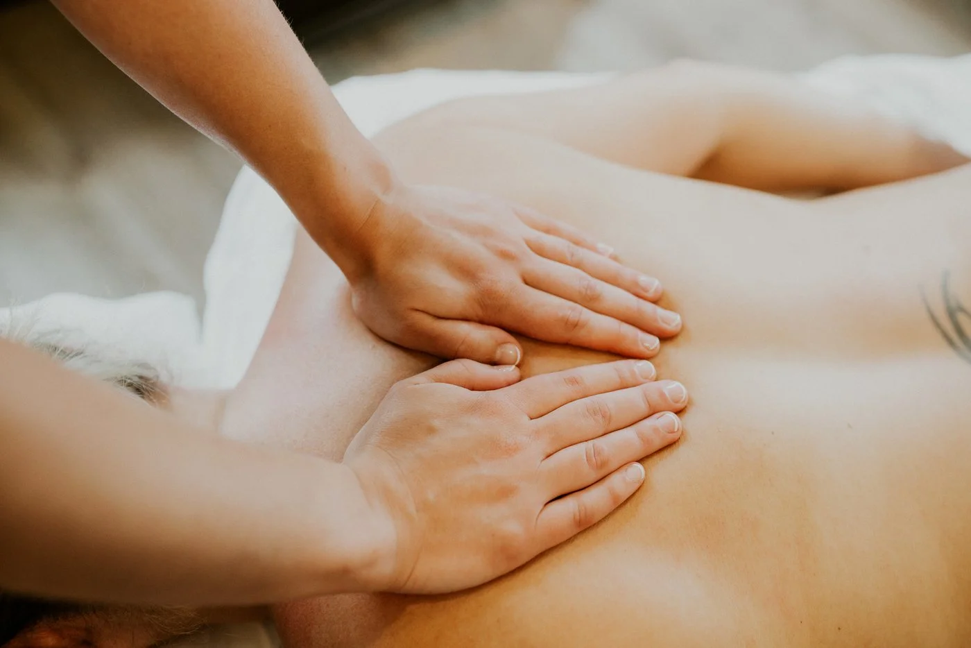 A relaxation massage including therapeutic lymphatic drainage.
