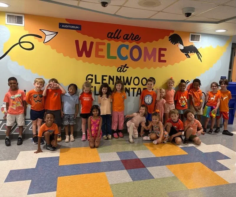 Thank you, Kindergarten parents and GL Community, for participating in K Color days! Colors are just nature&rsquo;s way of smiling.😃🦅💚

&amp; we&rsquo;re still loving all the color and happiness our new mural from @hannahrosebroom &amp; @seejanema