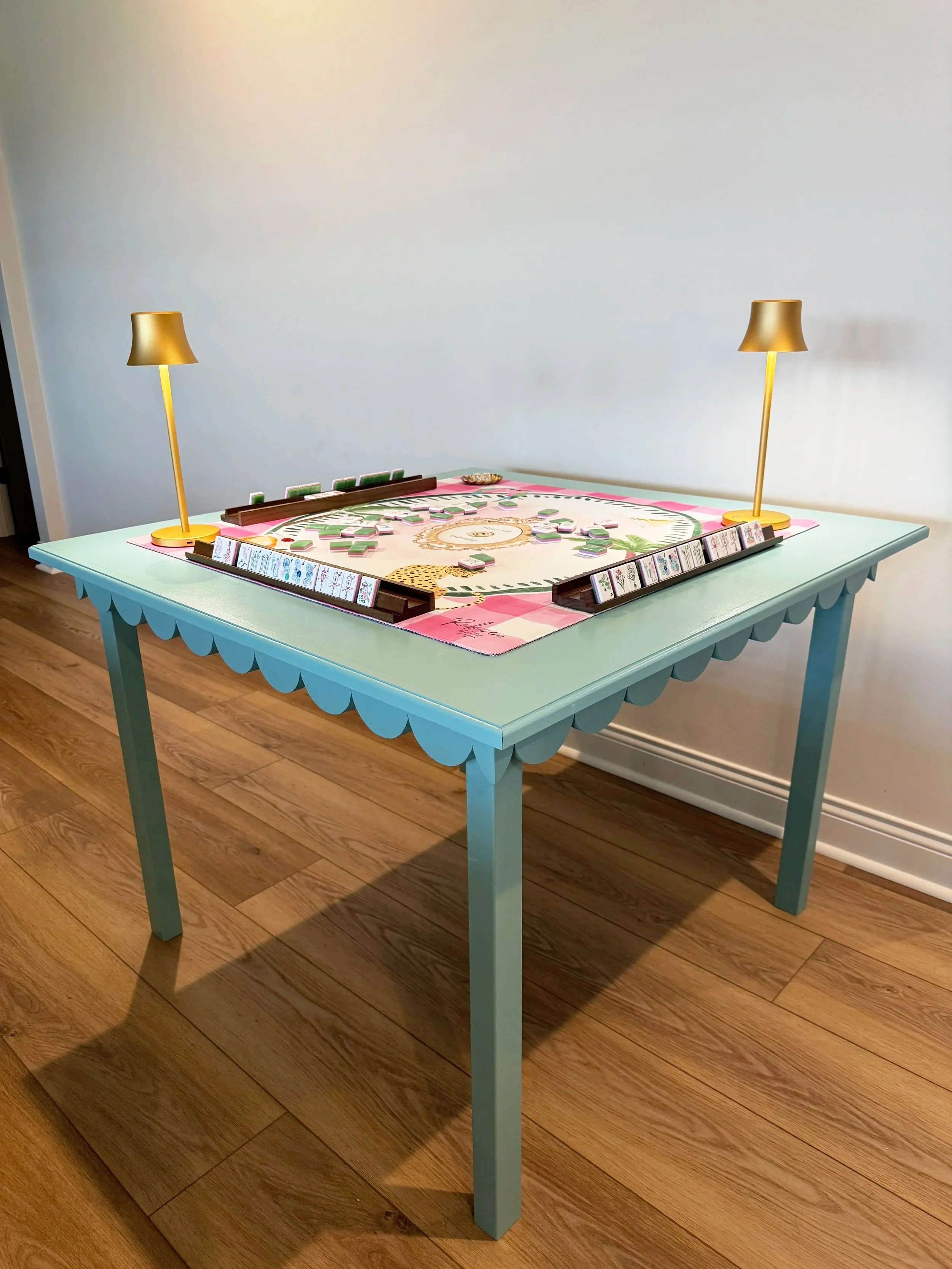 Sherwin-Williams Drizzle · Sculpted scalloped edge · Collapsible legs