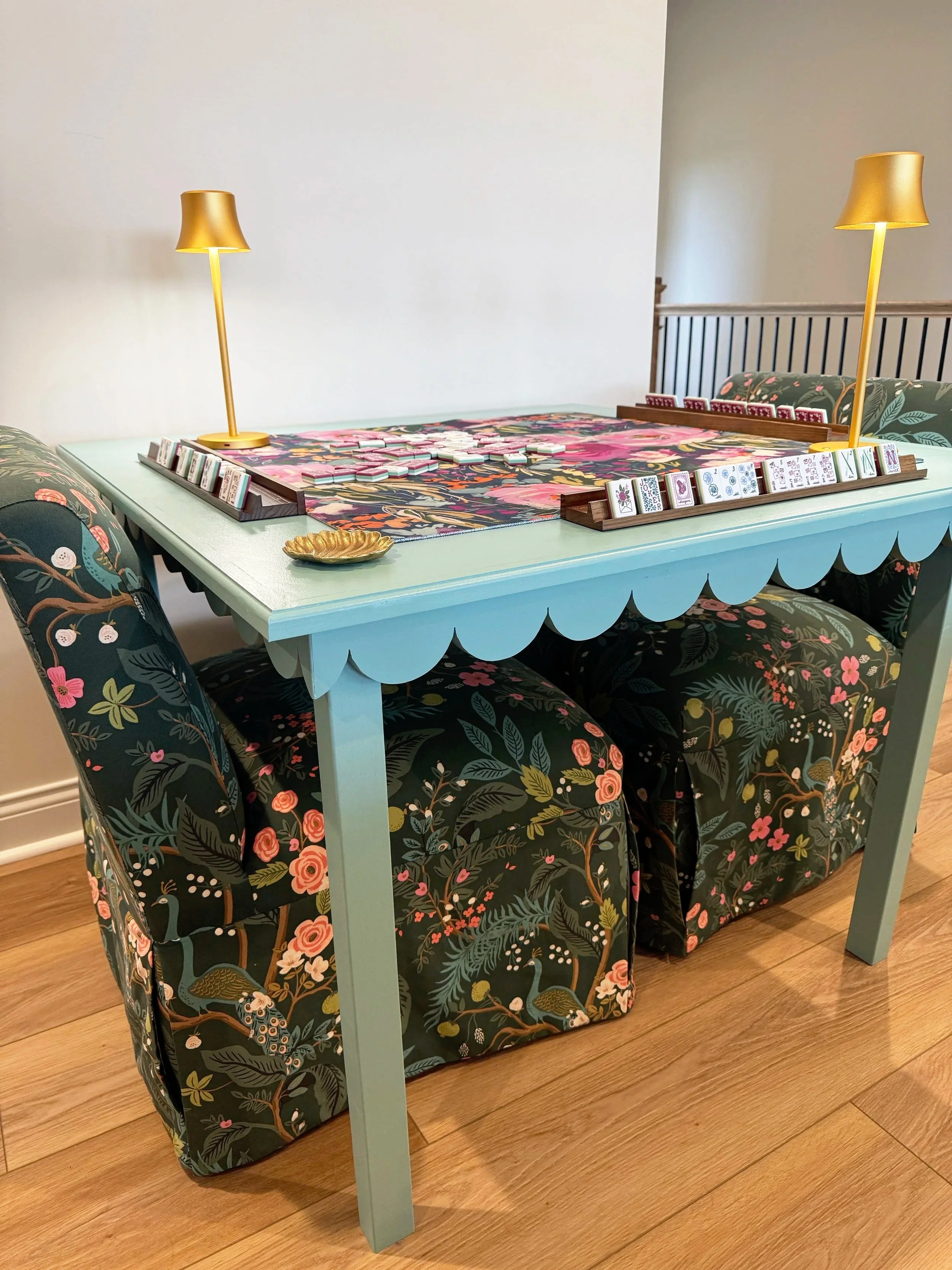 Sherwin-Williams Drizzle · Sculpted scalloped edge · Collapsible legs