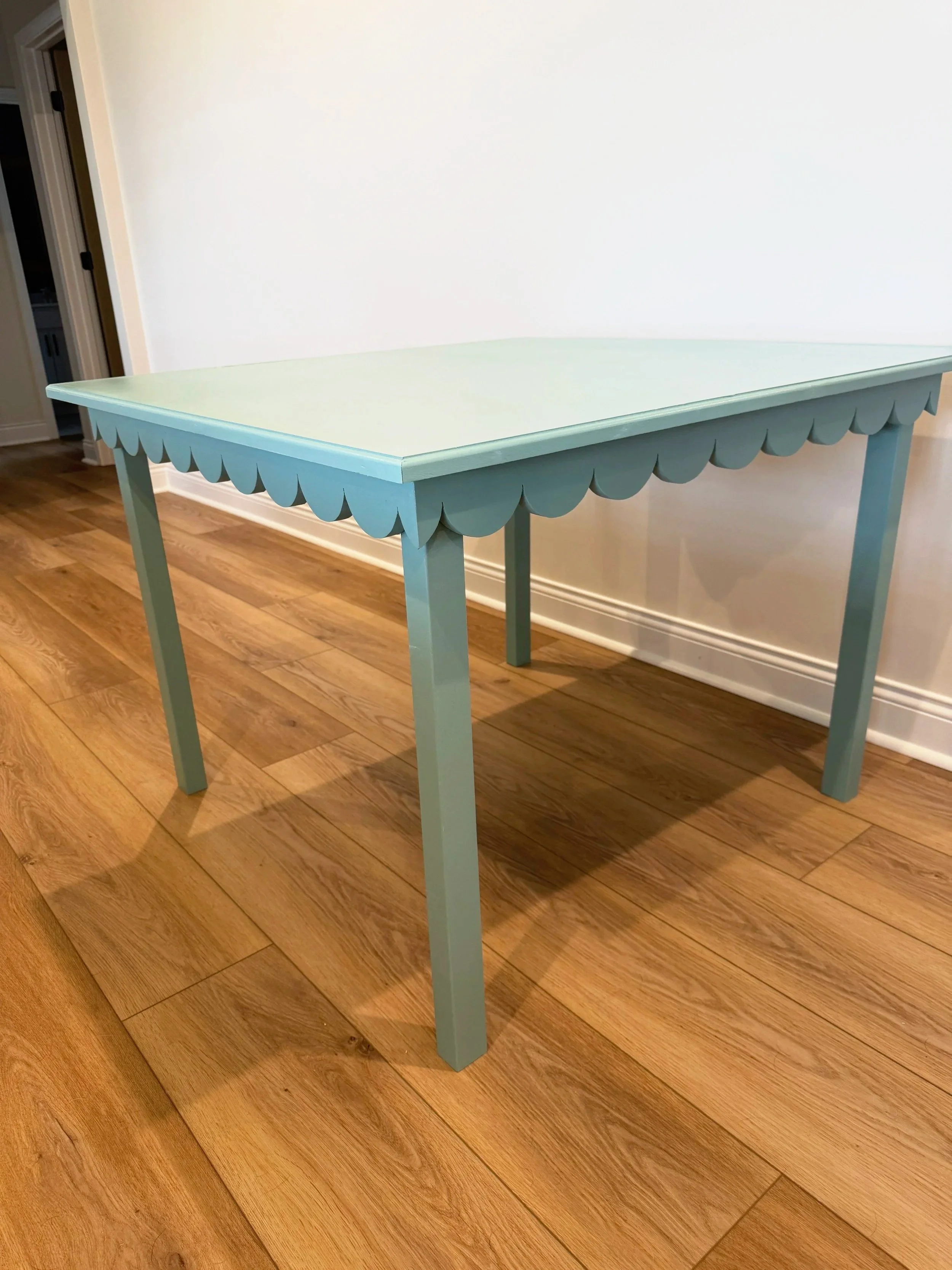 42" square, sculpted scalloped edge