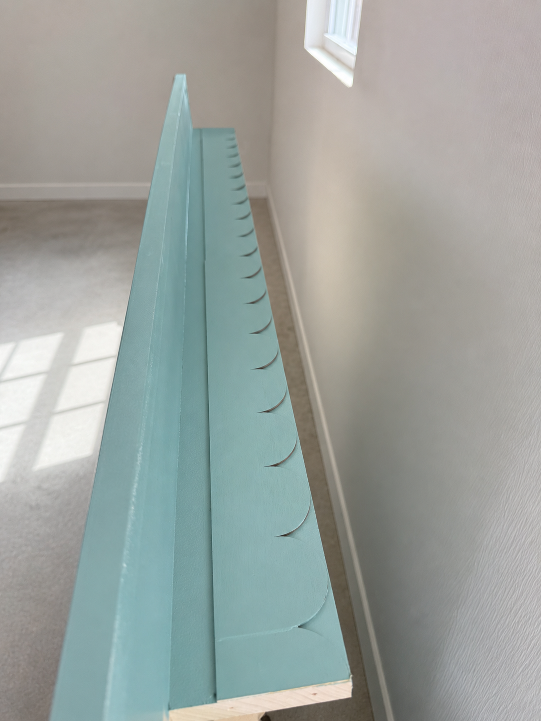 Overlay scalloped edge — included standard