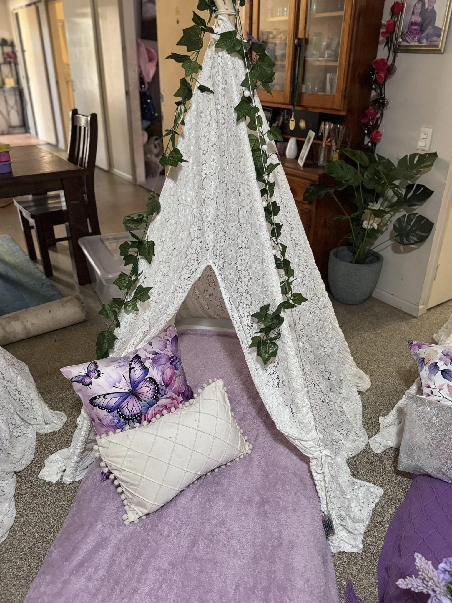 Essential Package with ivy and name signs