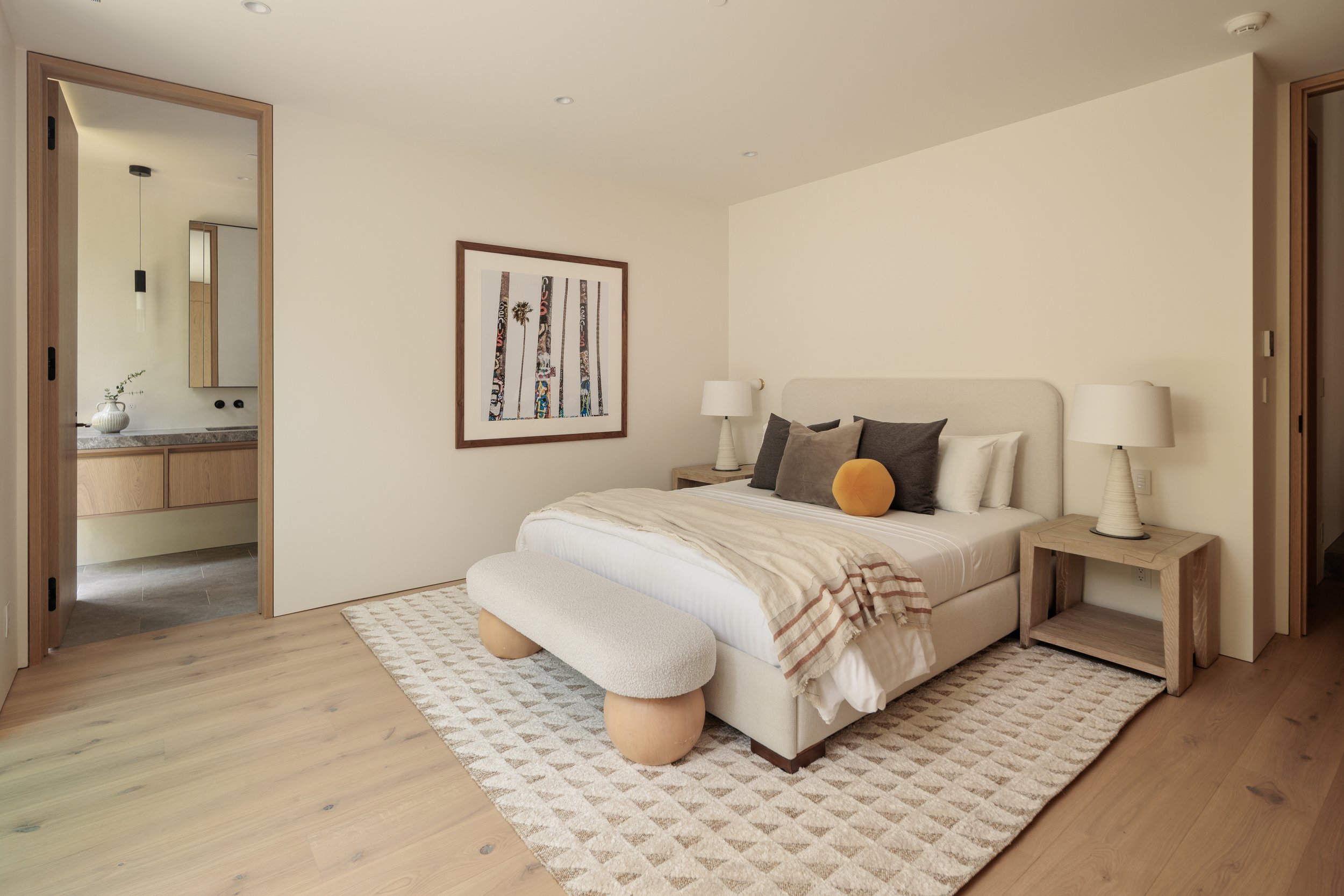 Downstairs Bedroom 2.jpg