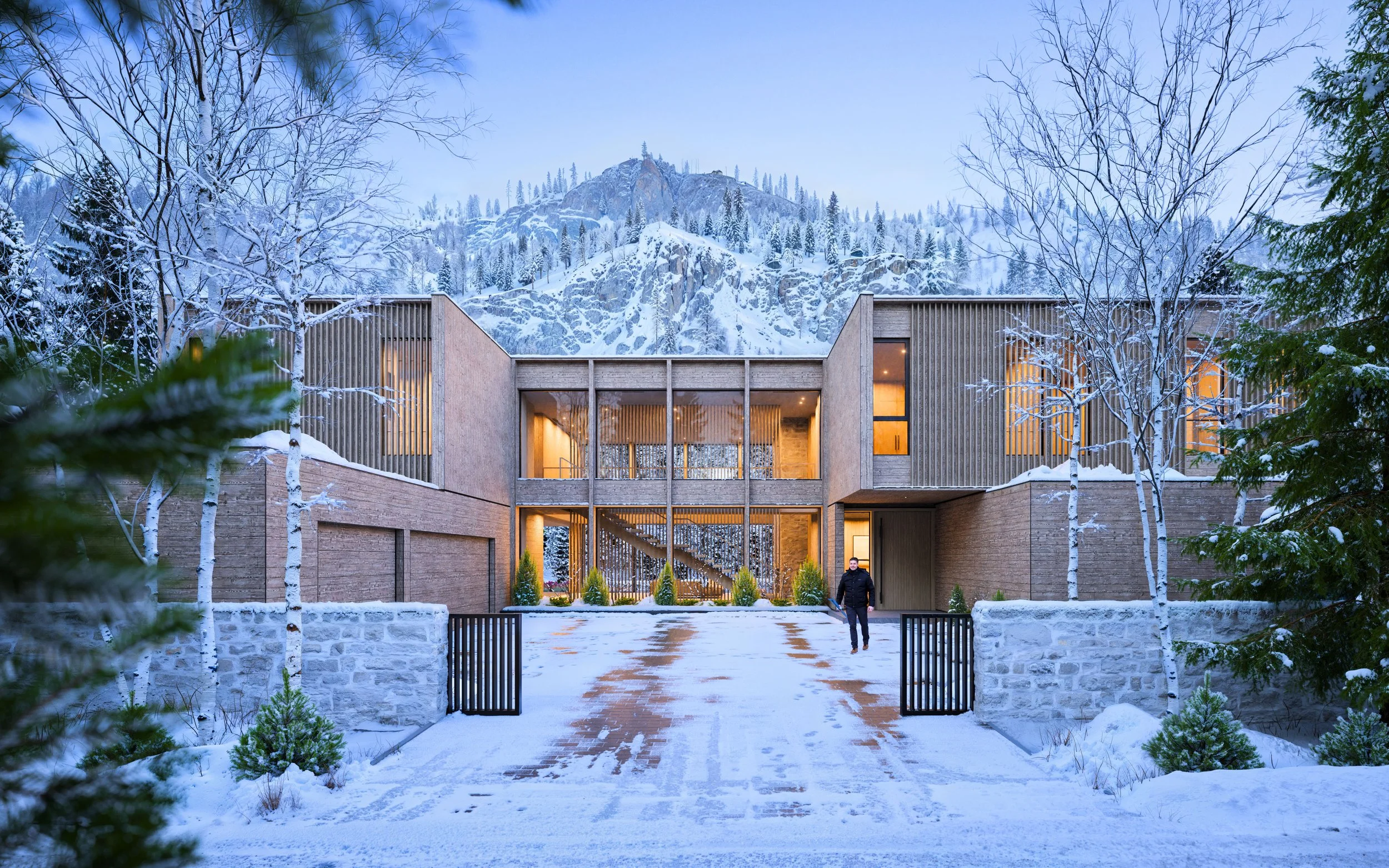 12. MOTORCOURT ENTRY - WINTER.jpg