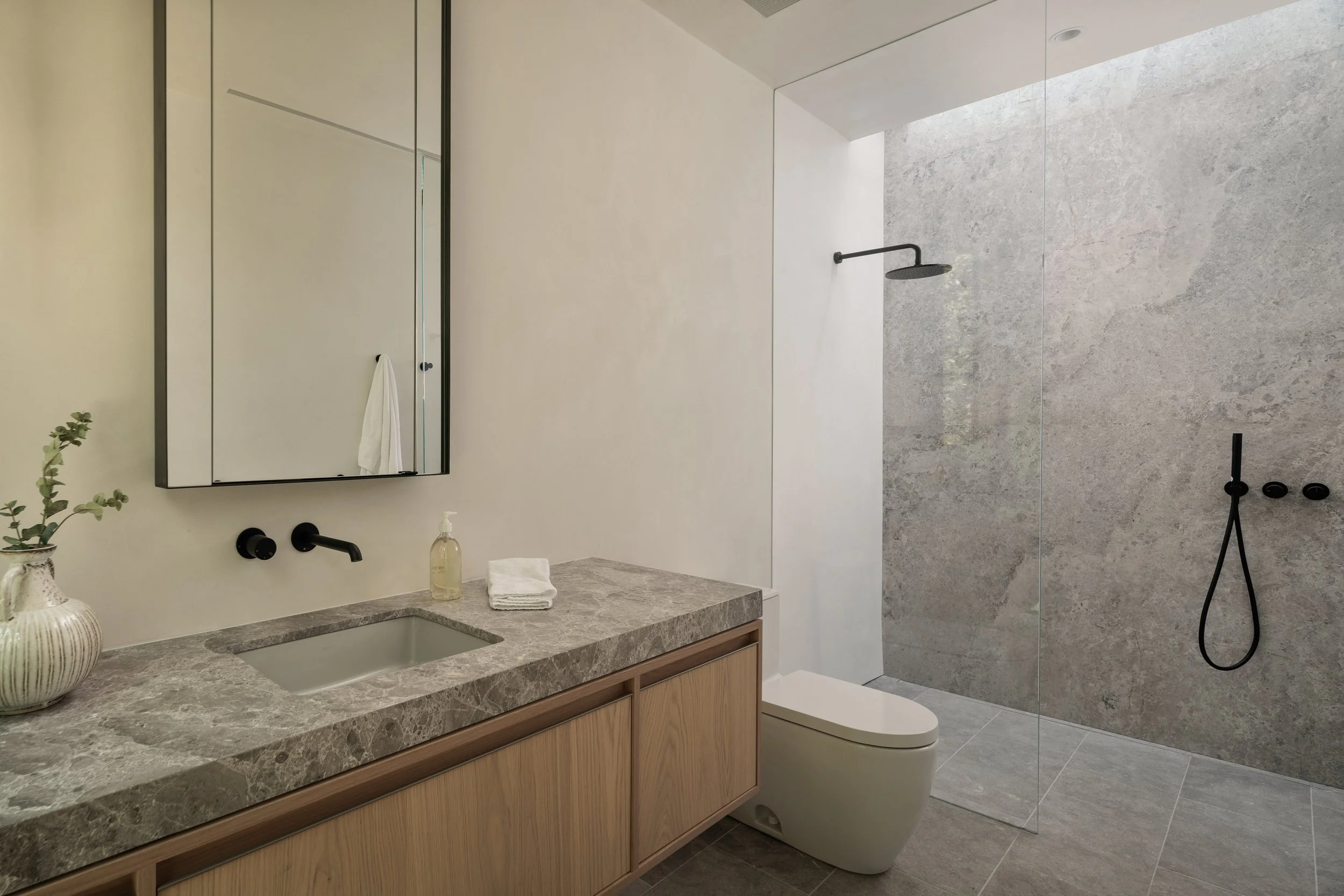 Downstairs Bathroom 2.jpg