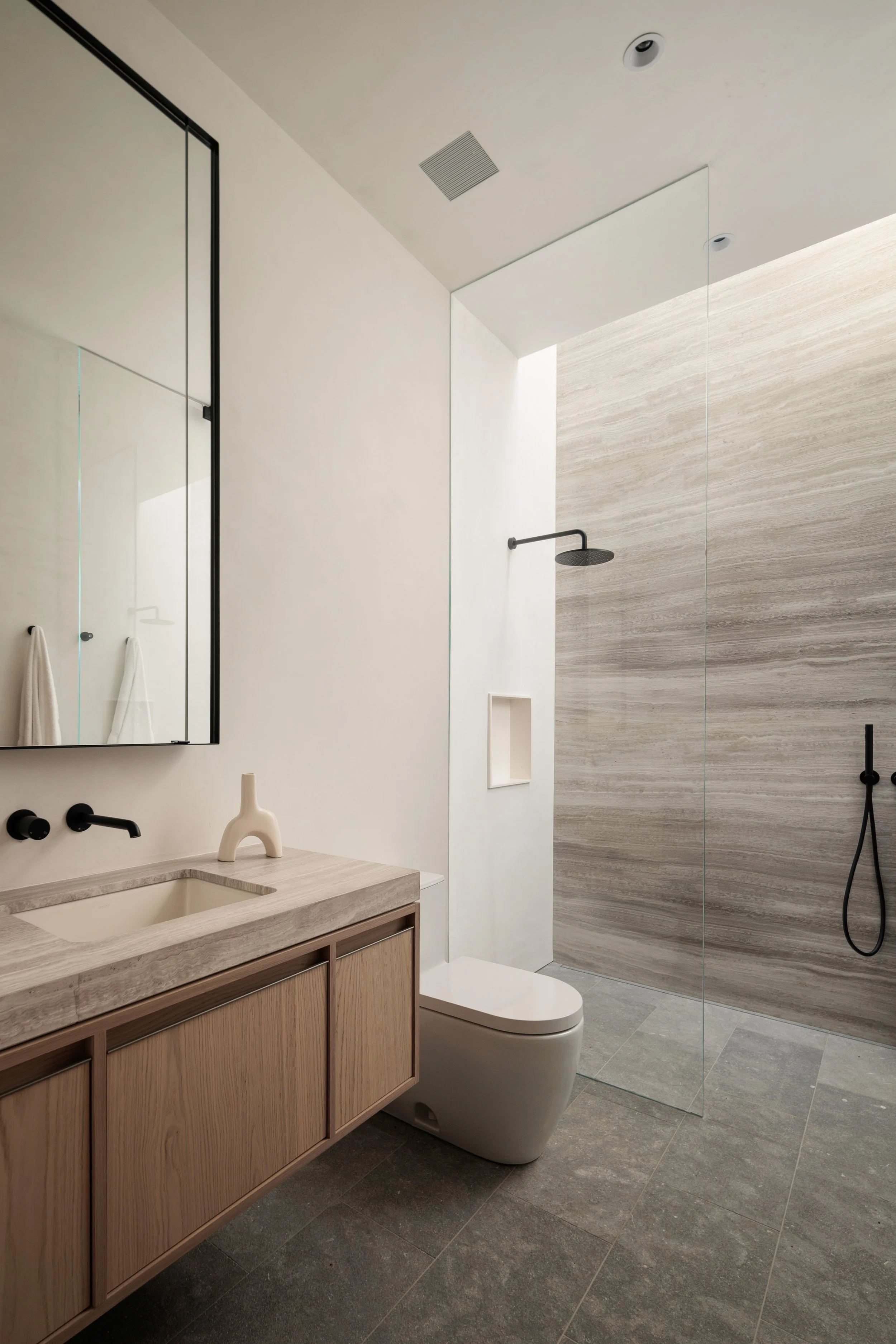 Bathroom 4.jpg