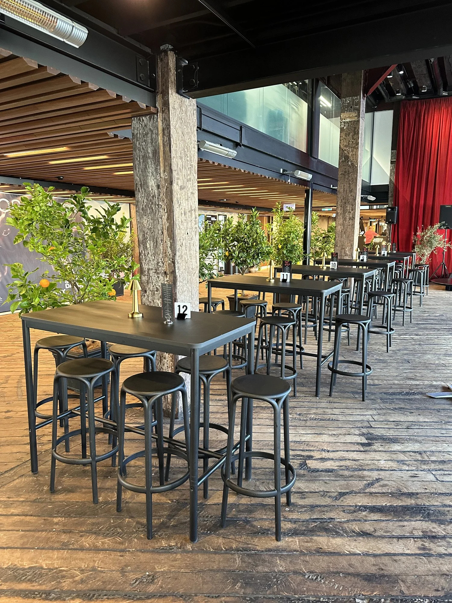 tapas-table-black-02-mood.jpg
