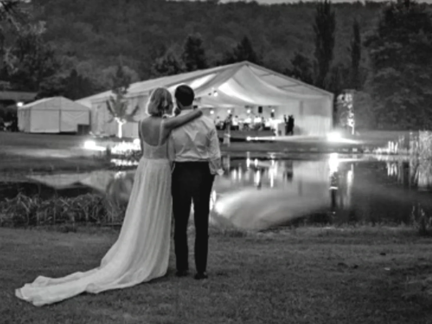 white+flat+lining+wedding.webp