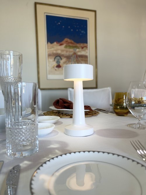 table-lamp-white-battery-operated-03.jpg