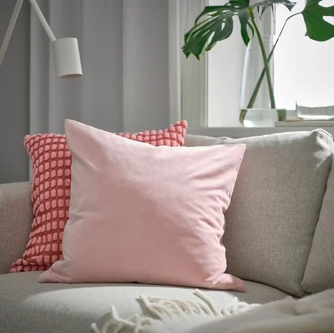 cushion-pale-pink-velvet-02.jpg