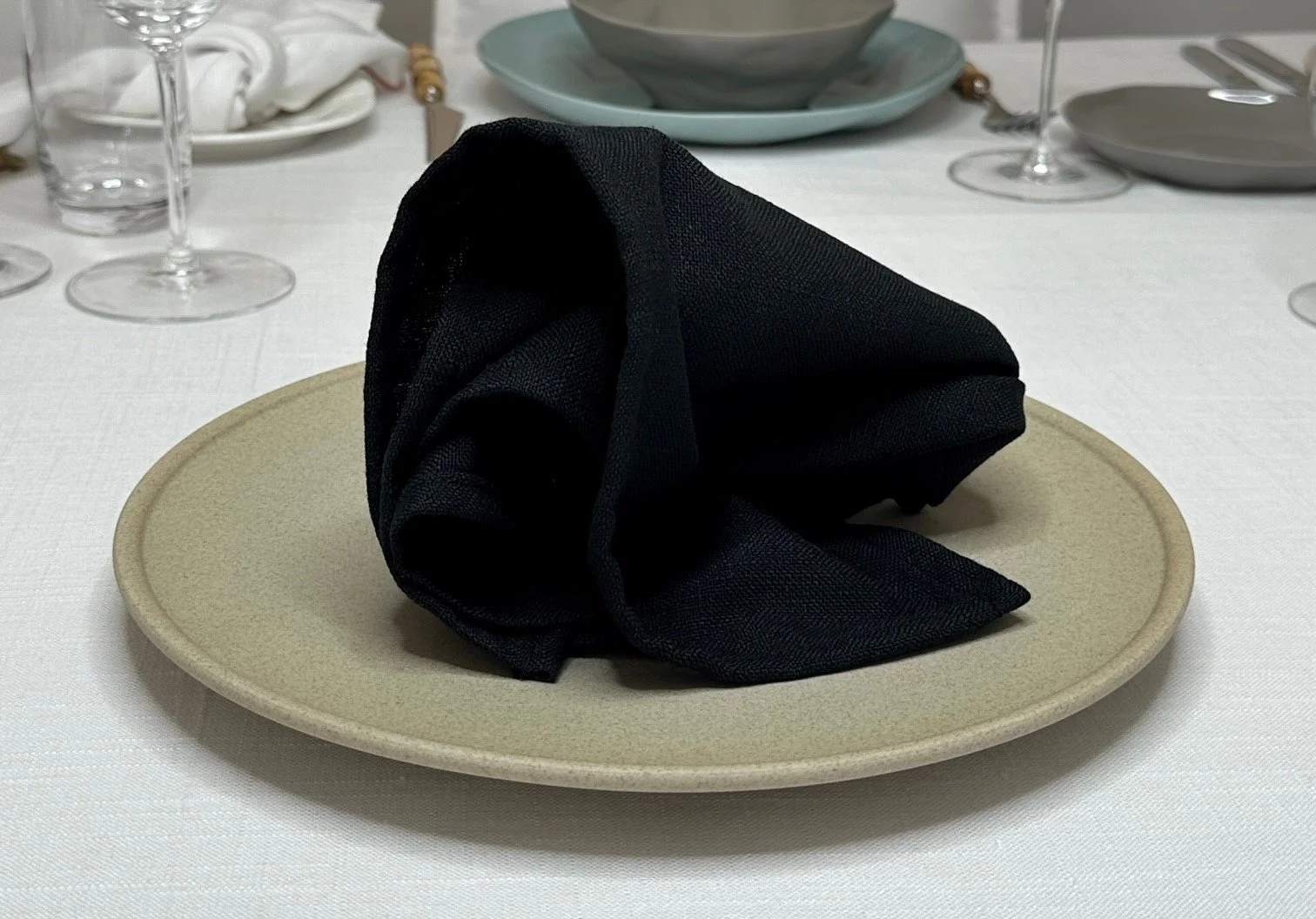 black-linen-mix-napkin-01.jpg