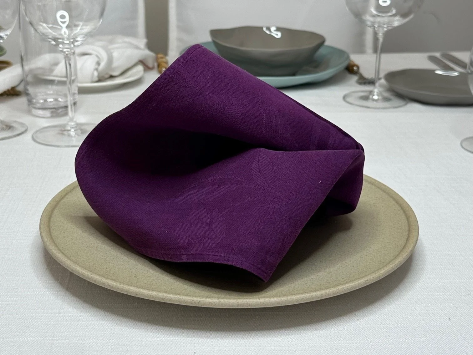 aubergine-cotton-damask-napkin-01.jpg