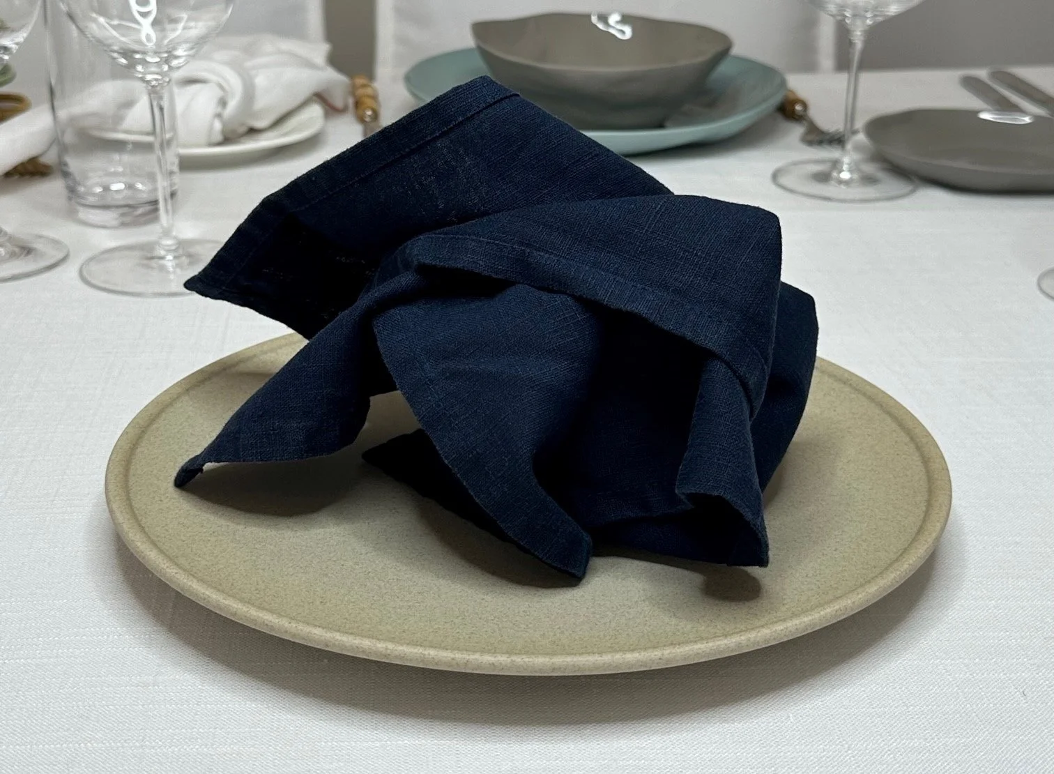 midnight-blue-linen-napkin-01.jpg